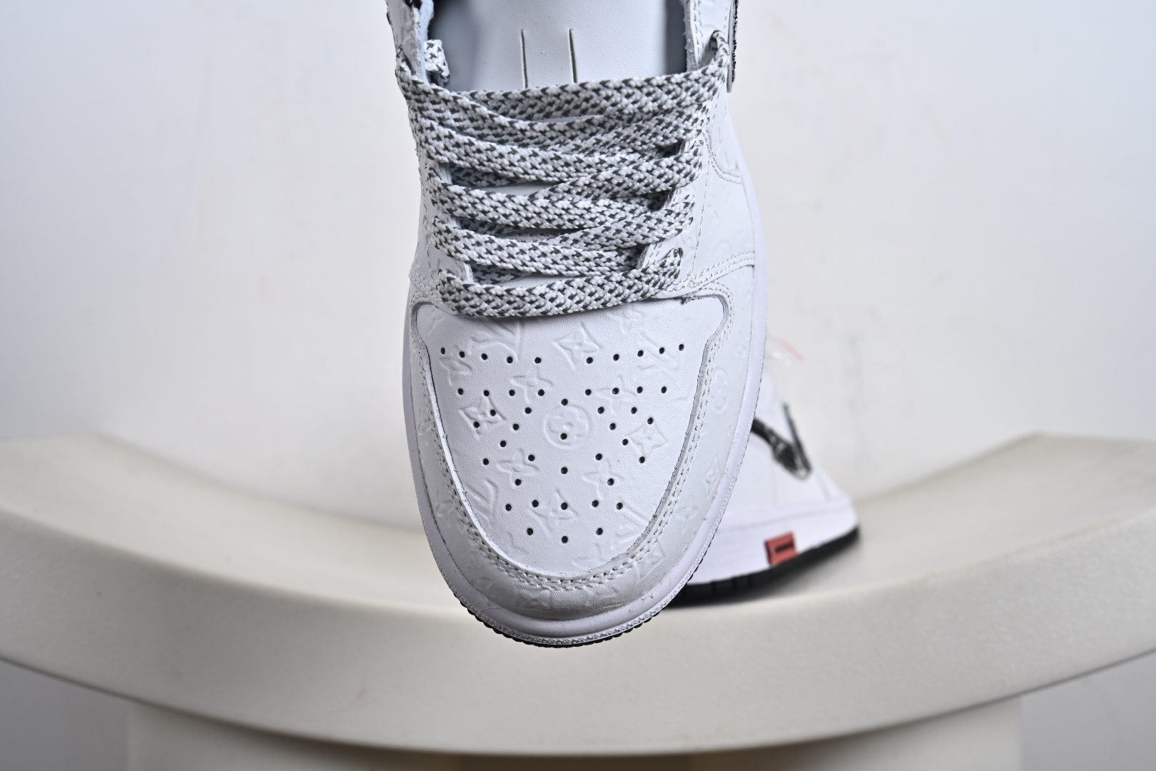 高端定制Air Jordan 1 Low AJ1 乔1 “LV路易威登联名---纯白LV立体印花”高端定制 低帮复古篮球鞋 QG1988-011