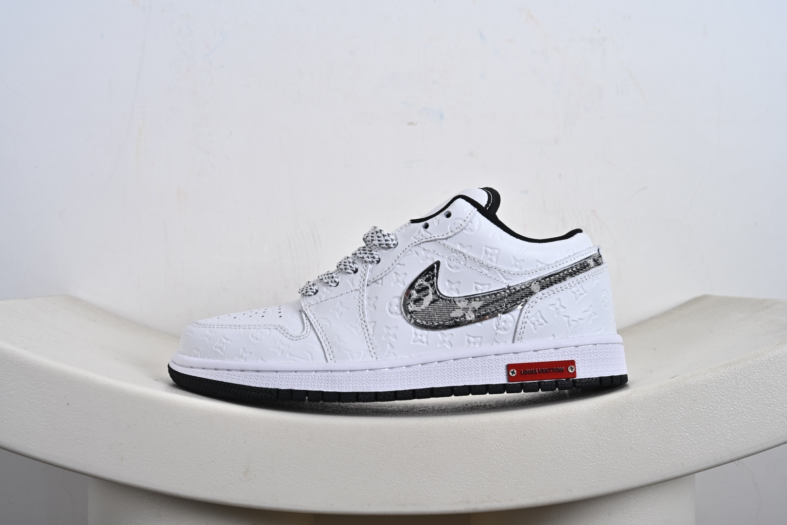 高端定制Air Jordan 1 Low AJ1 乔1 “LV路易威登联名---纯白LV立体印花”高端定制 低帮复古篮球鞋 QG1988-011