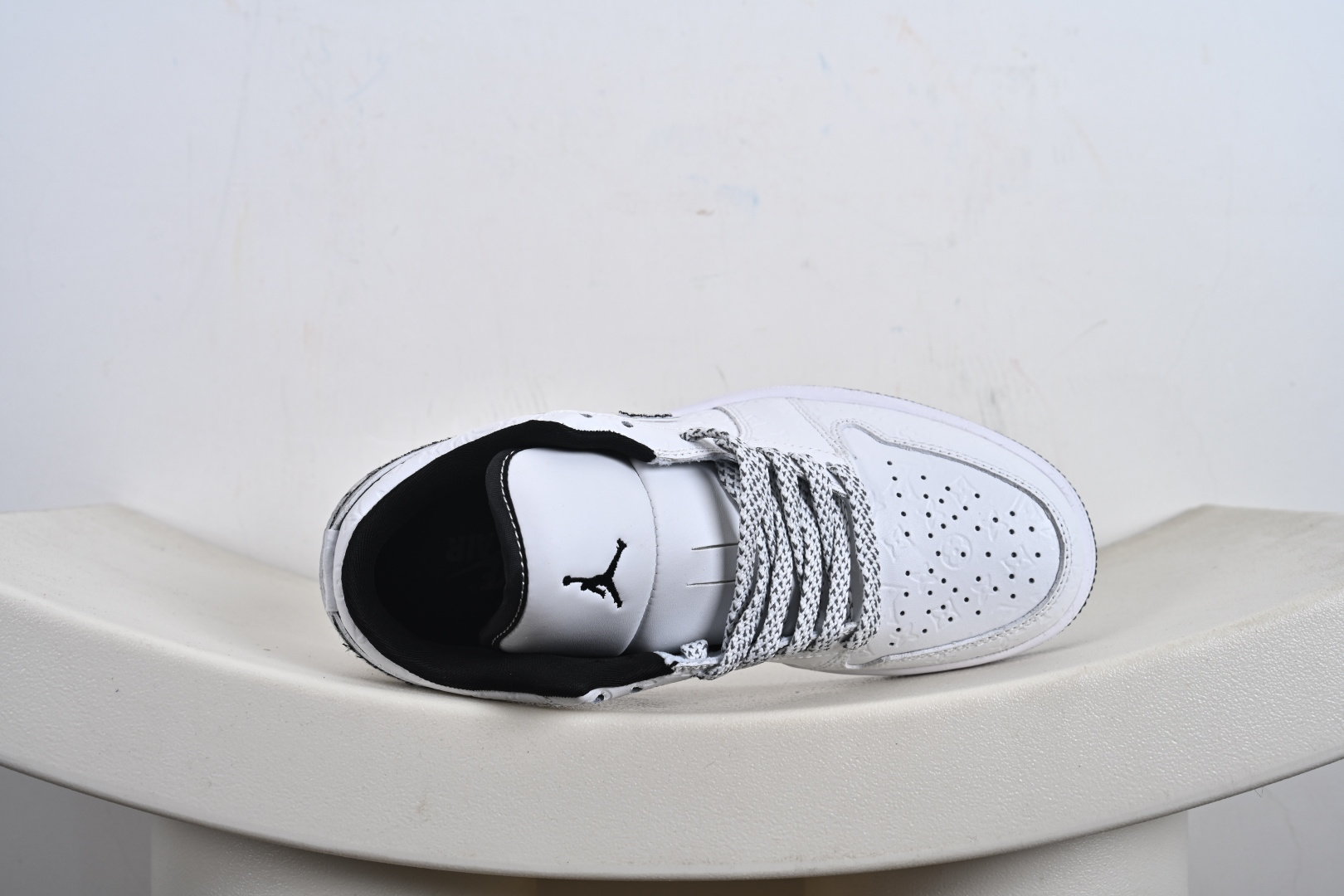高端定制Air Jordan 1 Low AJ1 乔1 “LV路易威登联名---纯白LV立体印花”高端定制 低帮复古篮球鞋 QG1988-011