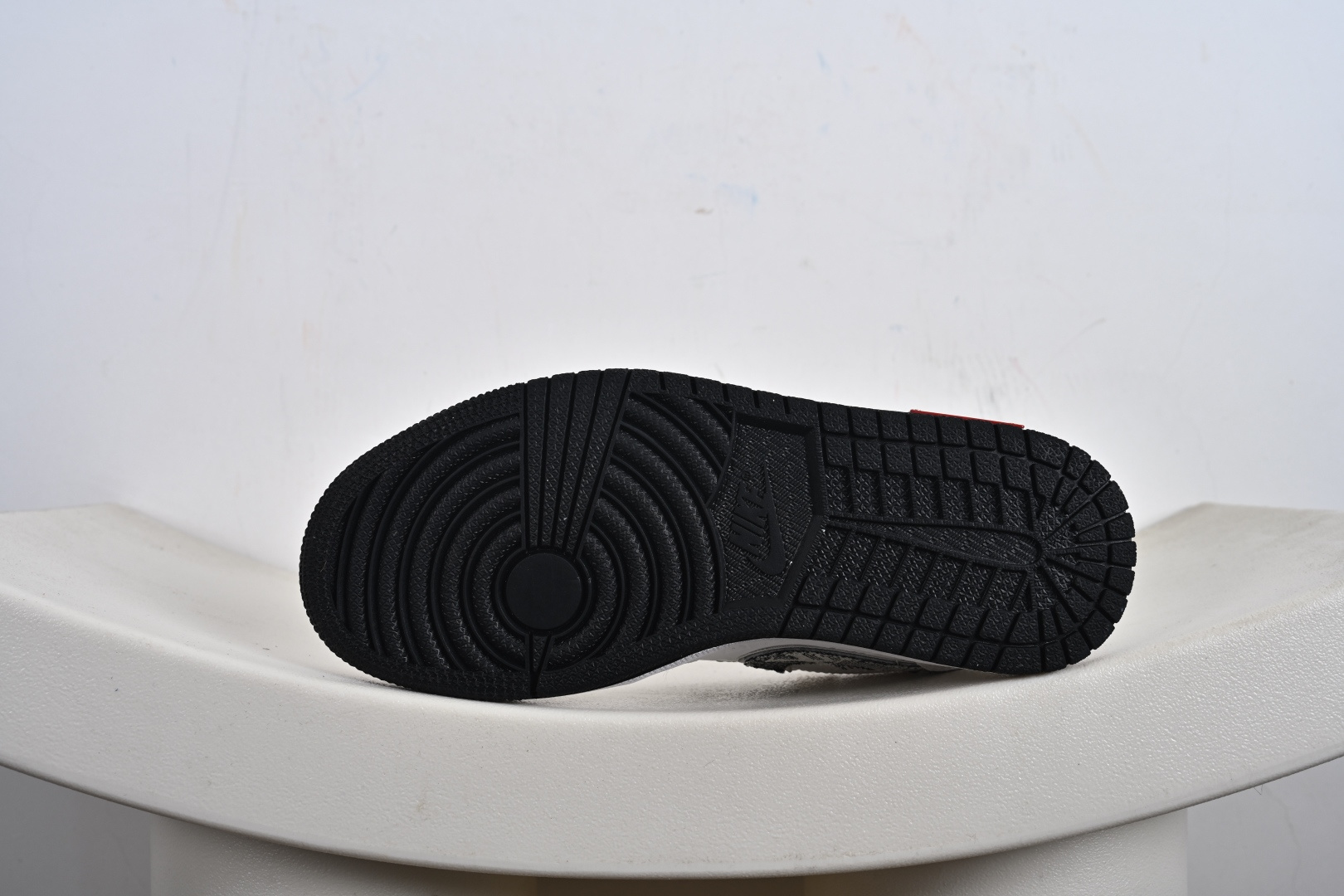 高端定制Air Jordan 1 Low AJ1 乔1 “LV路易威登联名---纯白LV立体印花”高端定制 低帮复古篮球鞋 QG1988-011