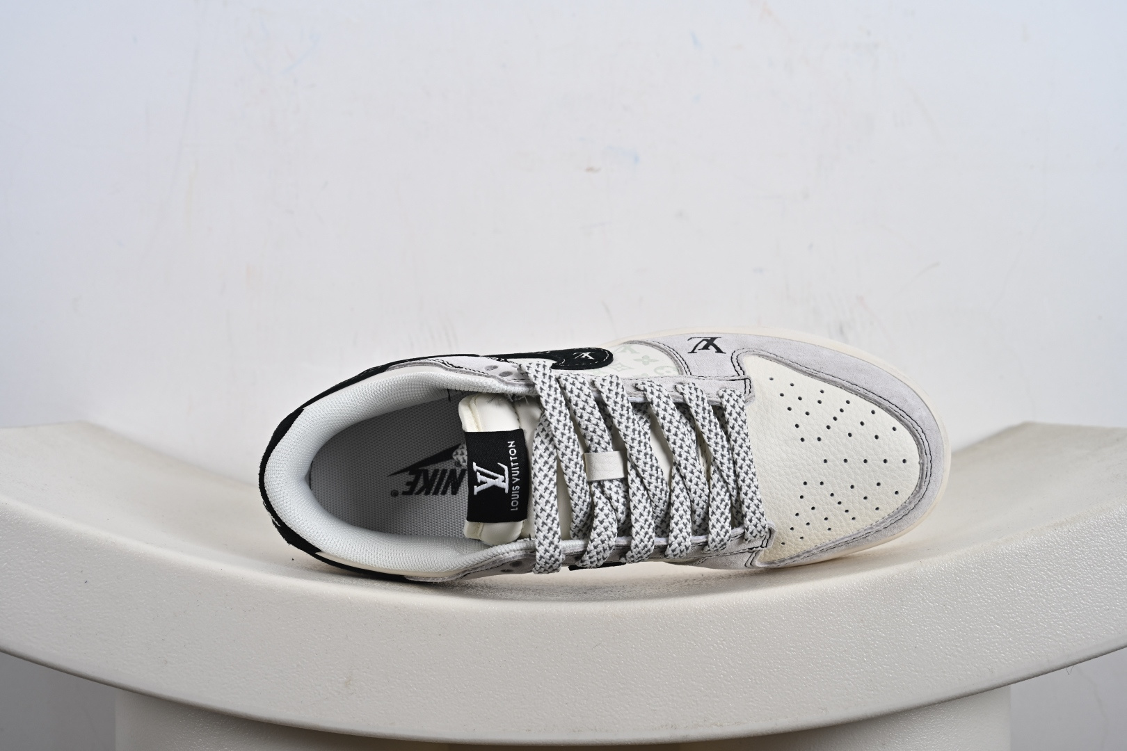 Nike SB Dunk Low“LV联名——涂鸦双拼” 周年高端定制 低帮休闲板鞋 CX5050-Y01