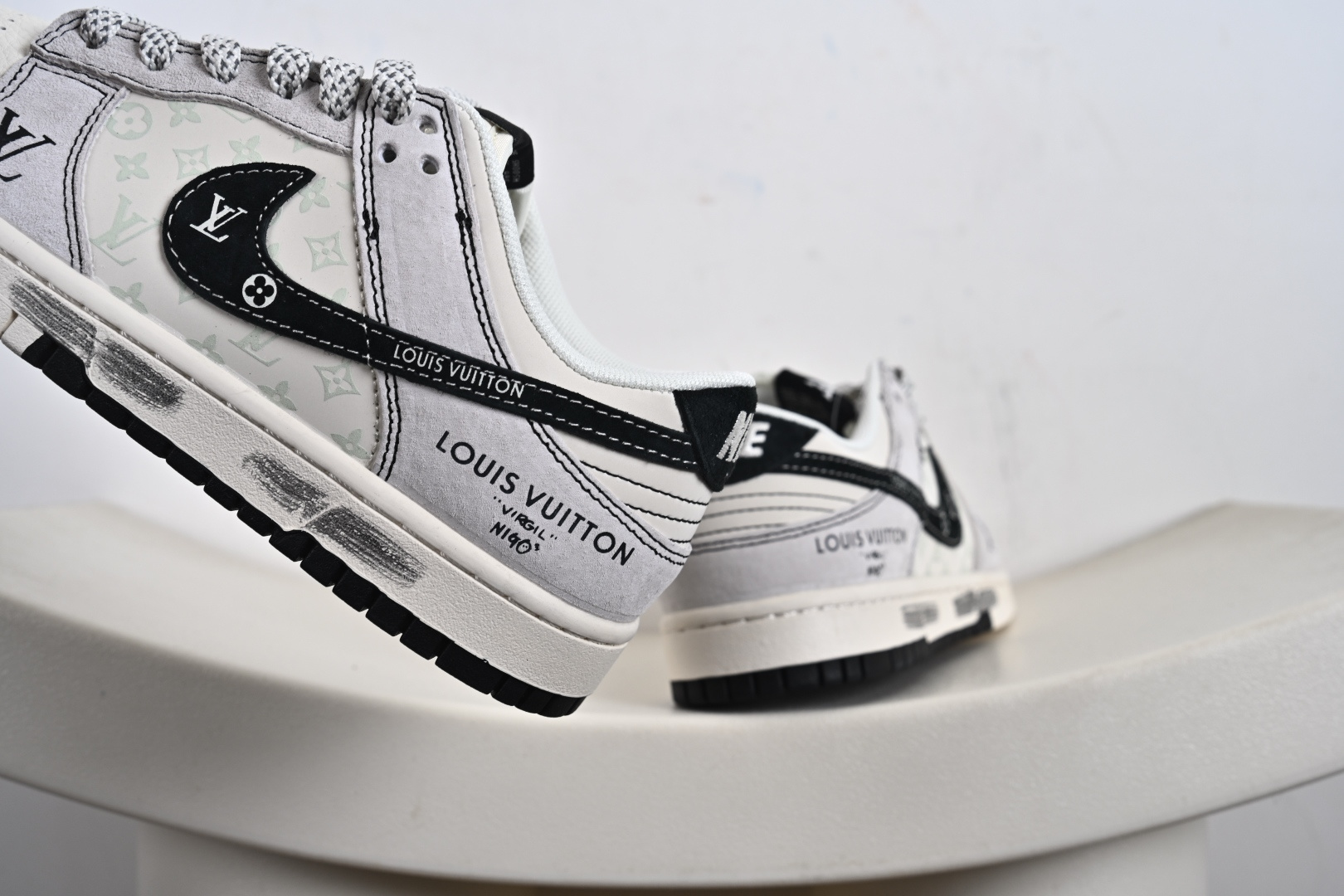 Nike SB Dunk Low“LV联名——涂鸦双拼” 周年高端定制 低帮休闲板鞋 CX5050-Y01