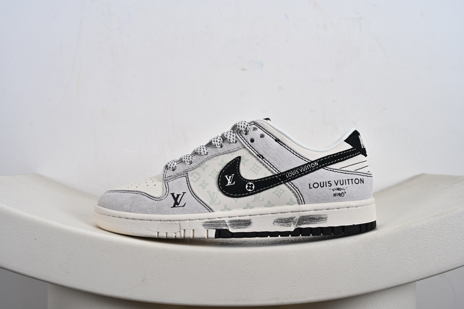 Nike SB Dunk Low“LV联名——涂鸦双拼” 周年高端定制 低帮休闲板鞋 CX5050-Y01