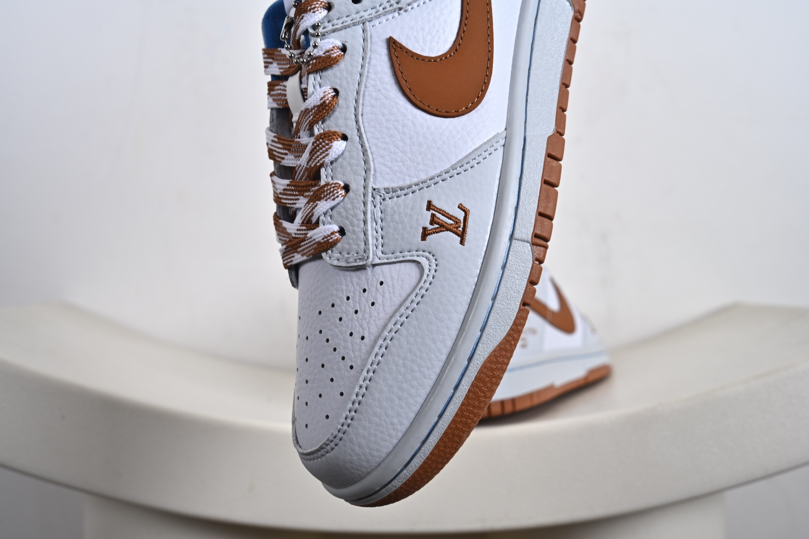 Nike SB Dunk Low LV联名 白灰棕蓝 周年高端定制 低帮休闲板鞋 SC0601-474