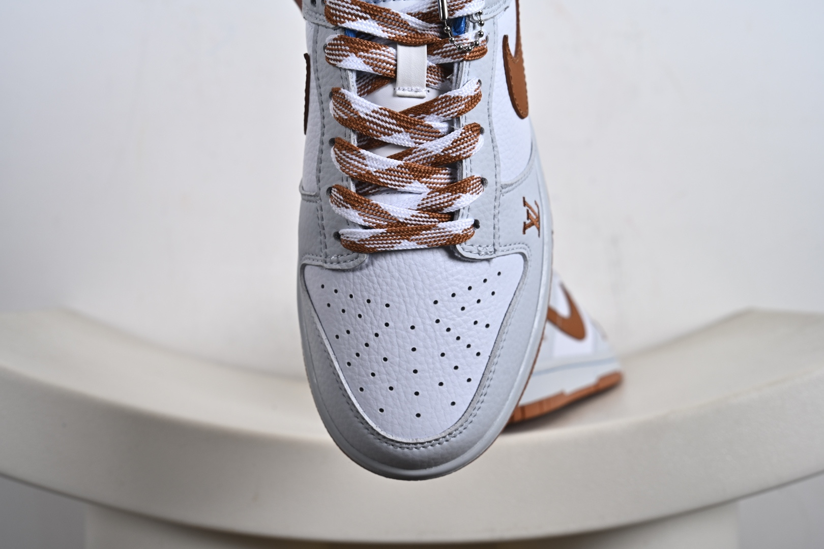 Nike SB Dunk Low LV联名 白灰棕蓝 周年高端定制 低帮休闲板鞋 SC0601-474