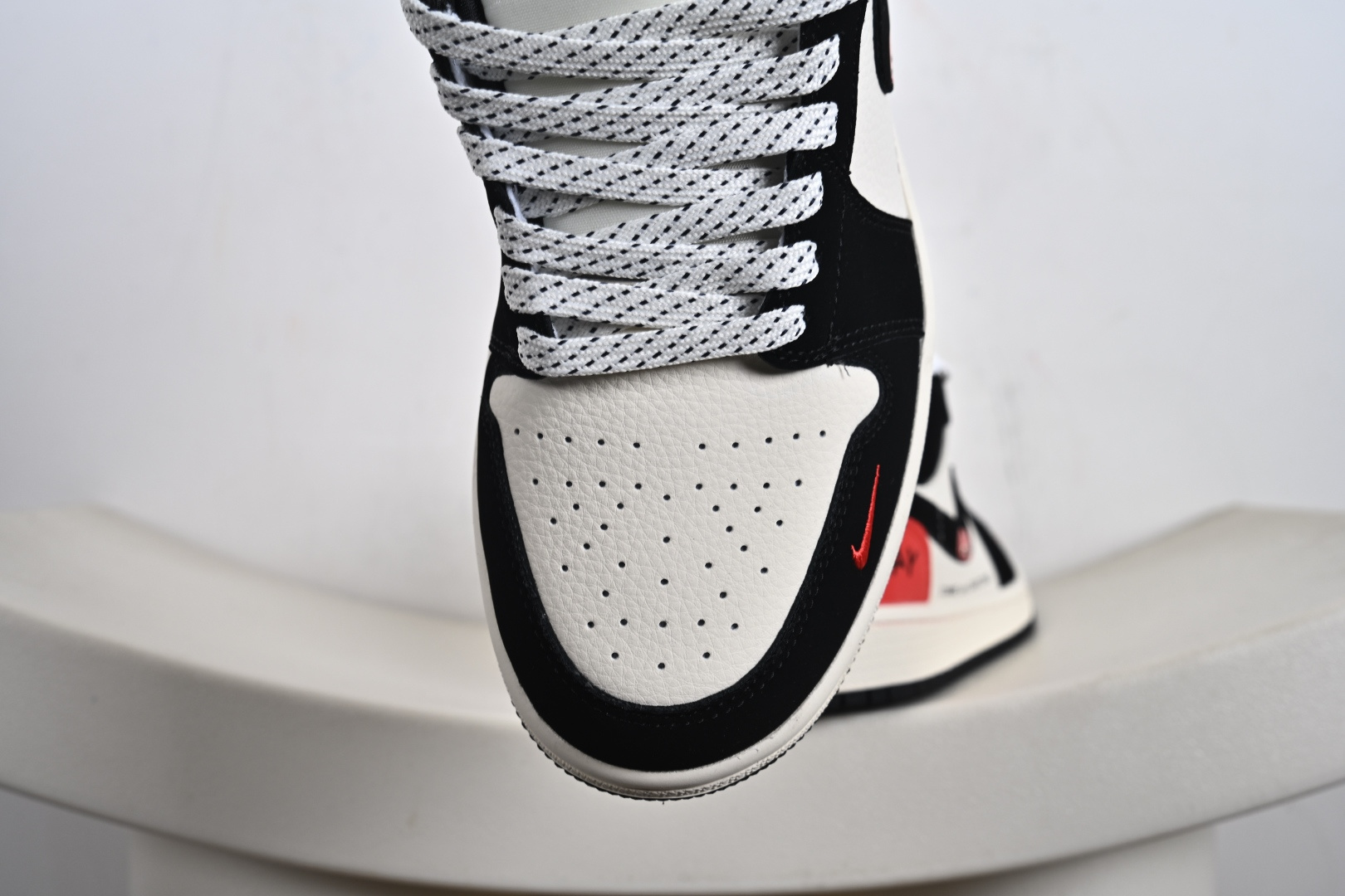 260 Nike Jordan Air Jordan 1 “川久保玲联名——米黑红” 高端定制 乔丹低帮休闲板鞋 LJ8888-005