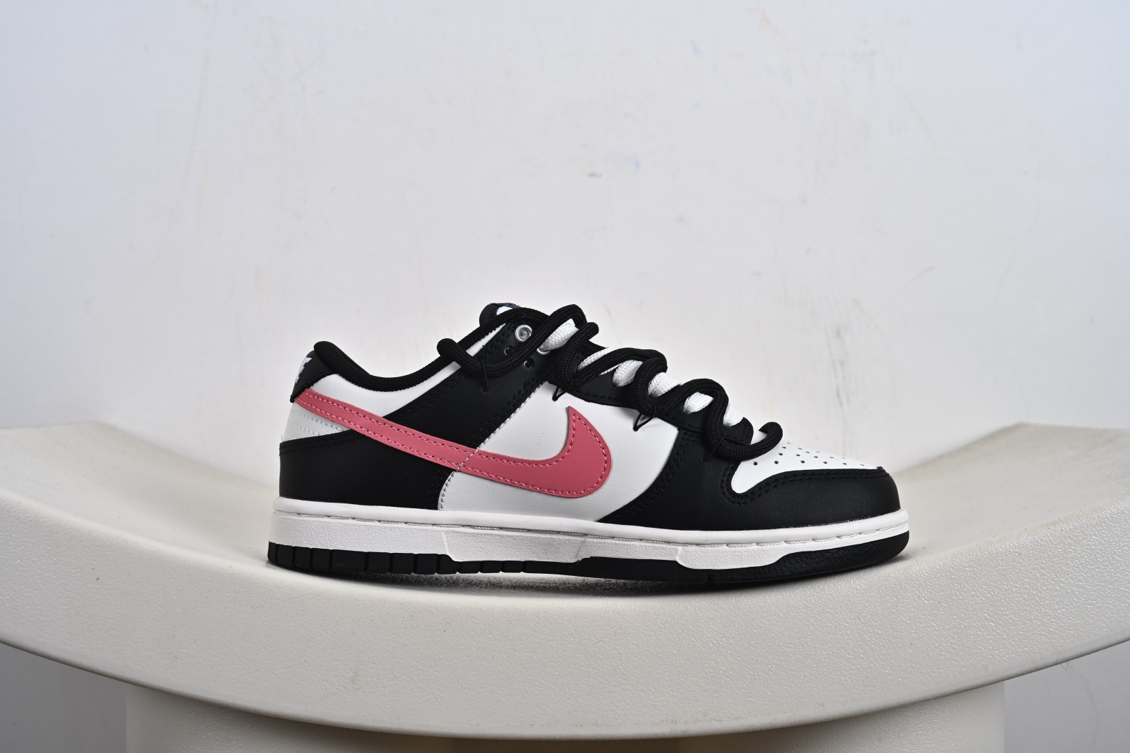 Y Dunk Low 黑莓粉黛 黑粉 当极简黑白遇见悸动粉黛 经典轮廓化身甜酷宣言 BP0518-093