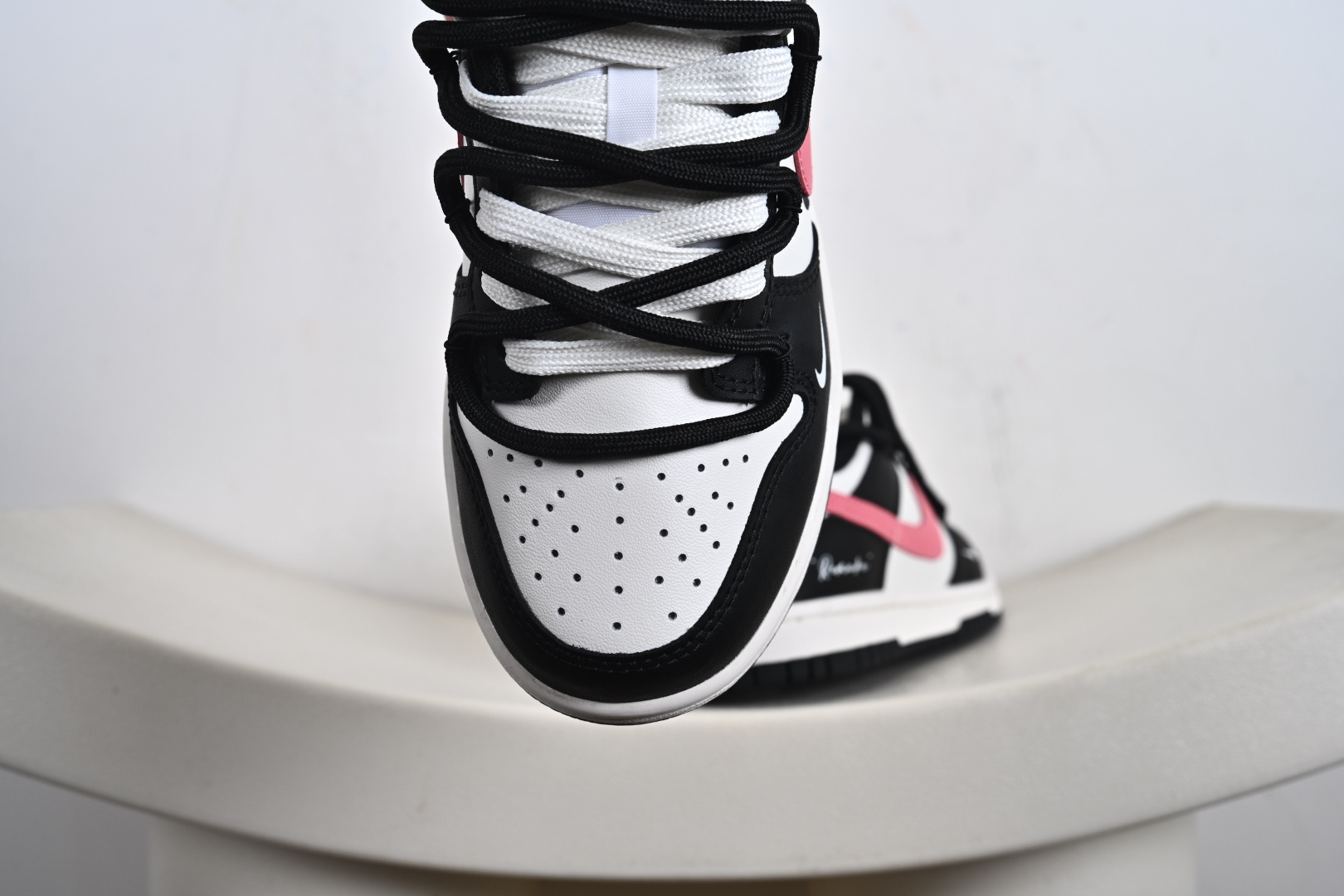 Y Dunk Low 黑莓粉黛 黑粉 当极简黑白遇见悸动粉黛 经典轮廓化身甜酷宣言 BP0518-093