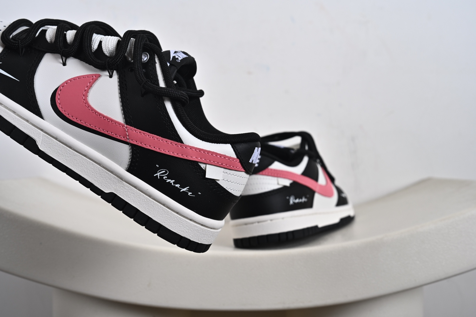 Y Dunk Low 黑莓粉黛 黑粉 当极简黑白遇见悸动粉黛 经典轮廓化身甜酷宣言 BP0518-093