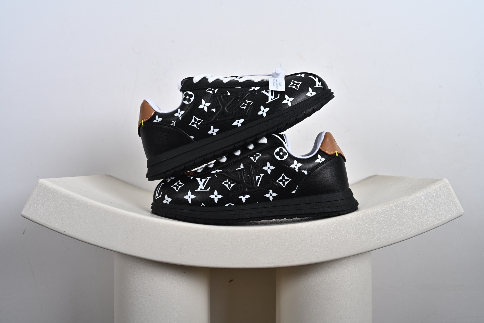 260 外贸跑量专供 Ni x Louis Vuitton LV联名款 阿甘 低帮运动休闲鞋