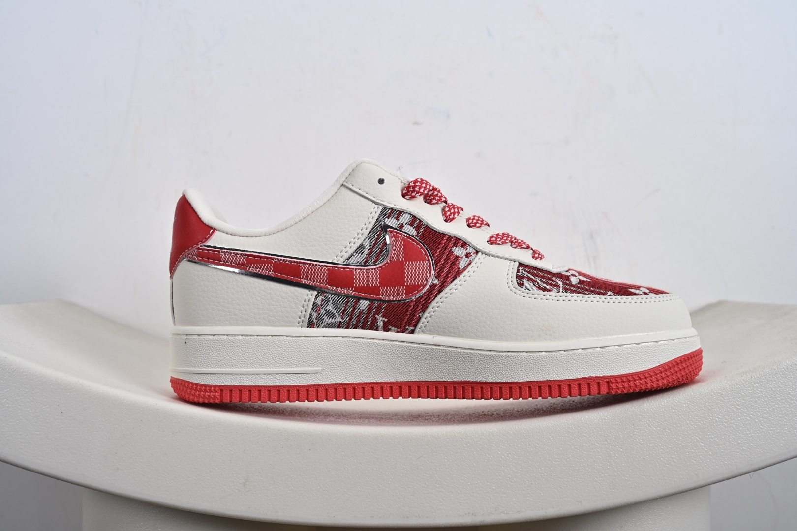 240 高端定制Nike Air Force 1 '07 Low “路易威登LV联名--- 白红帆布印花” 高端定制 低帮休闲板鞋 XL1979-109