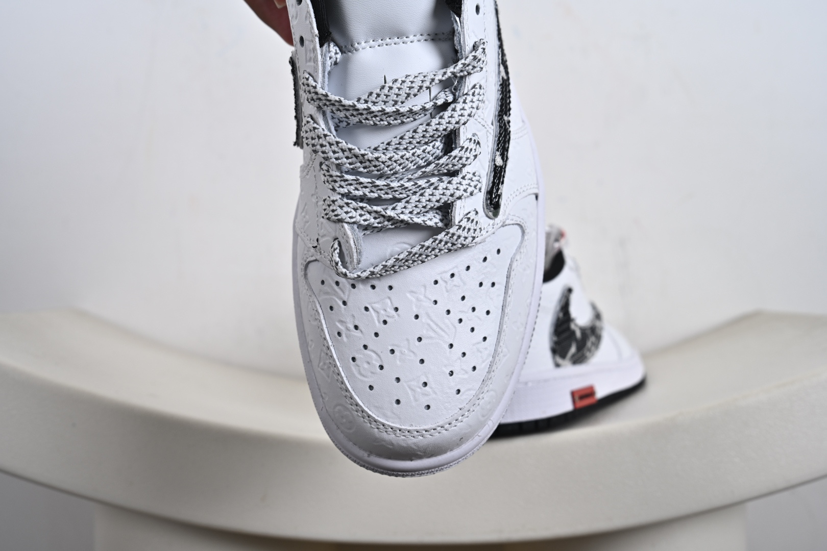 Travis Scott x Fragment Design x Jordan Air Jordan 1 Low SP “路易威登LV联名---纯白黑立体LV印花” XS2025-077