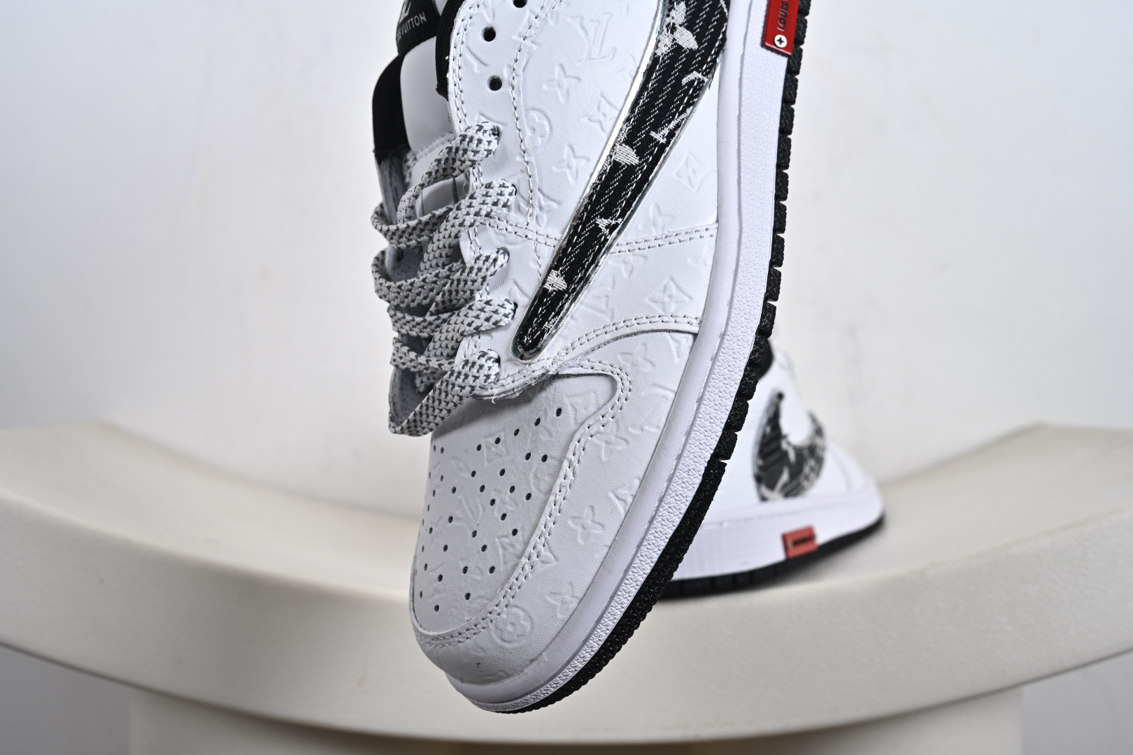 Travis Scott x Fragment Design x Jordan Air Jordan 1 Low SP “路易威登LV联名---纯白黑立体LV印花” XS2025-077