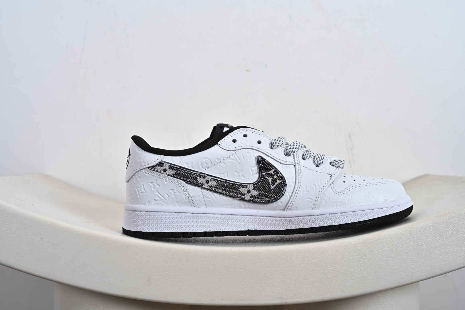 Travis Scott x Fragment Design x Jordan Air Jordan 1 Low SP “路易威登LV联名---纯白黑立体LV印花” XS2025-077
