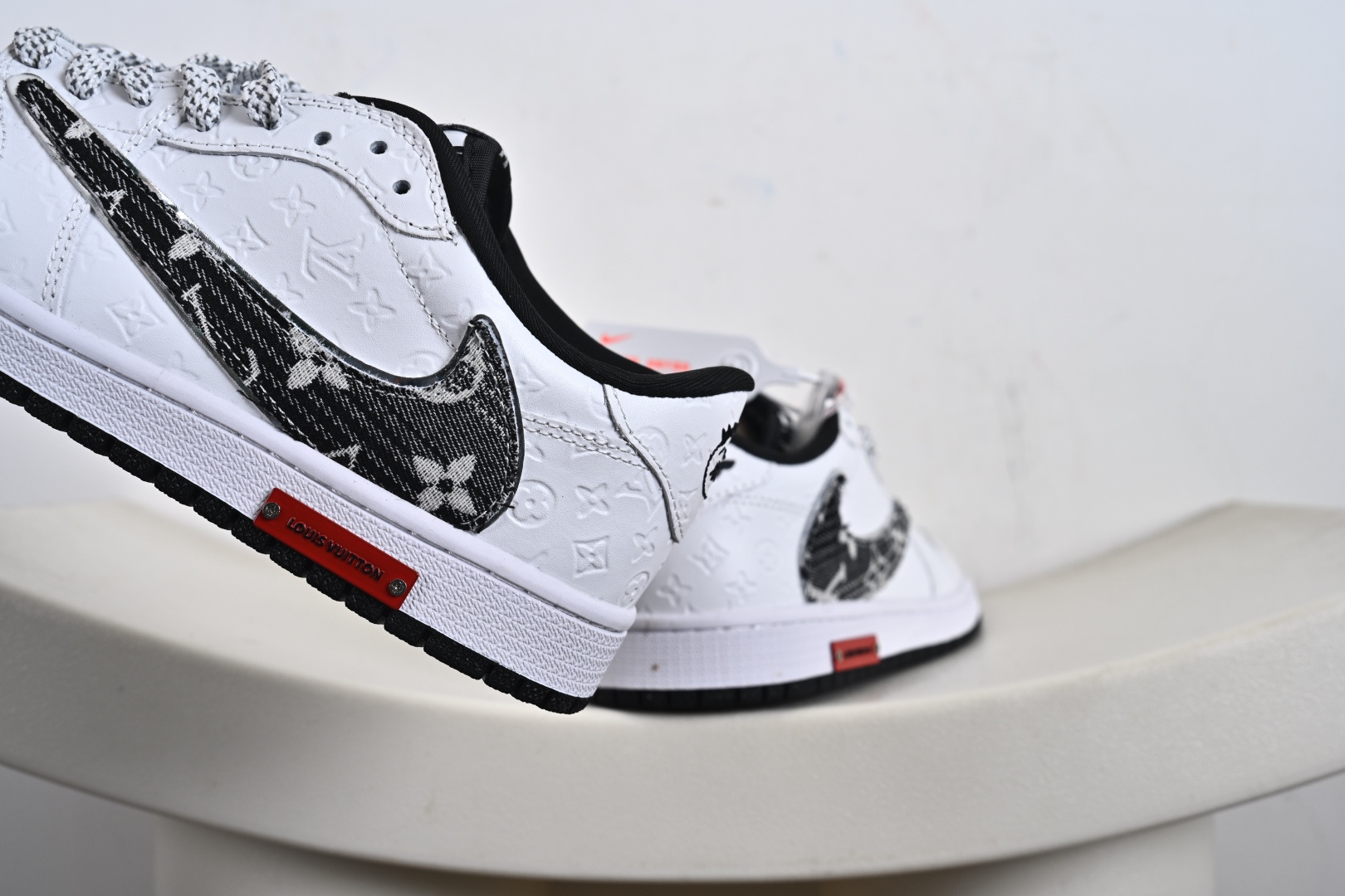 Travis Scott x Fragment Design x Jordan Air Jordan 1 Low SP “路易威登LV联名---纯白黑立体LV印花” XS2025-077