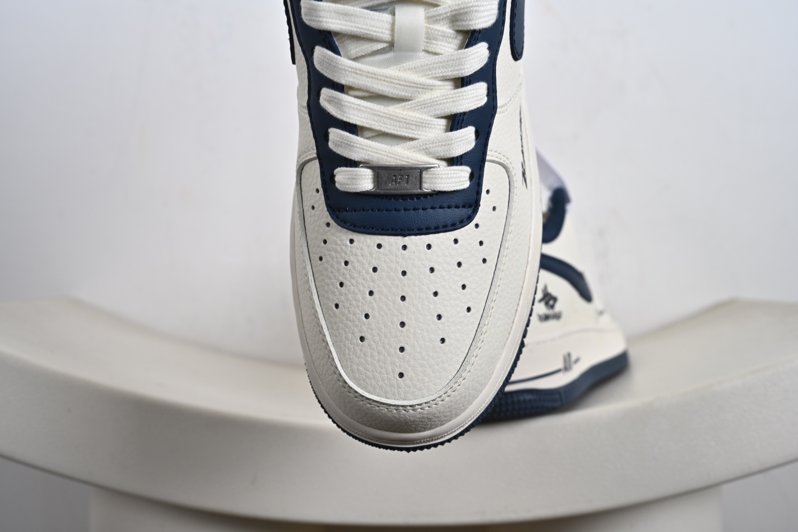 240 高端定制Nike Air Force 1 '07 Low “巴黎世家联名------ 米白红蓝钩” 高端定制 低帮休闲板鞋 XD2588-604