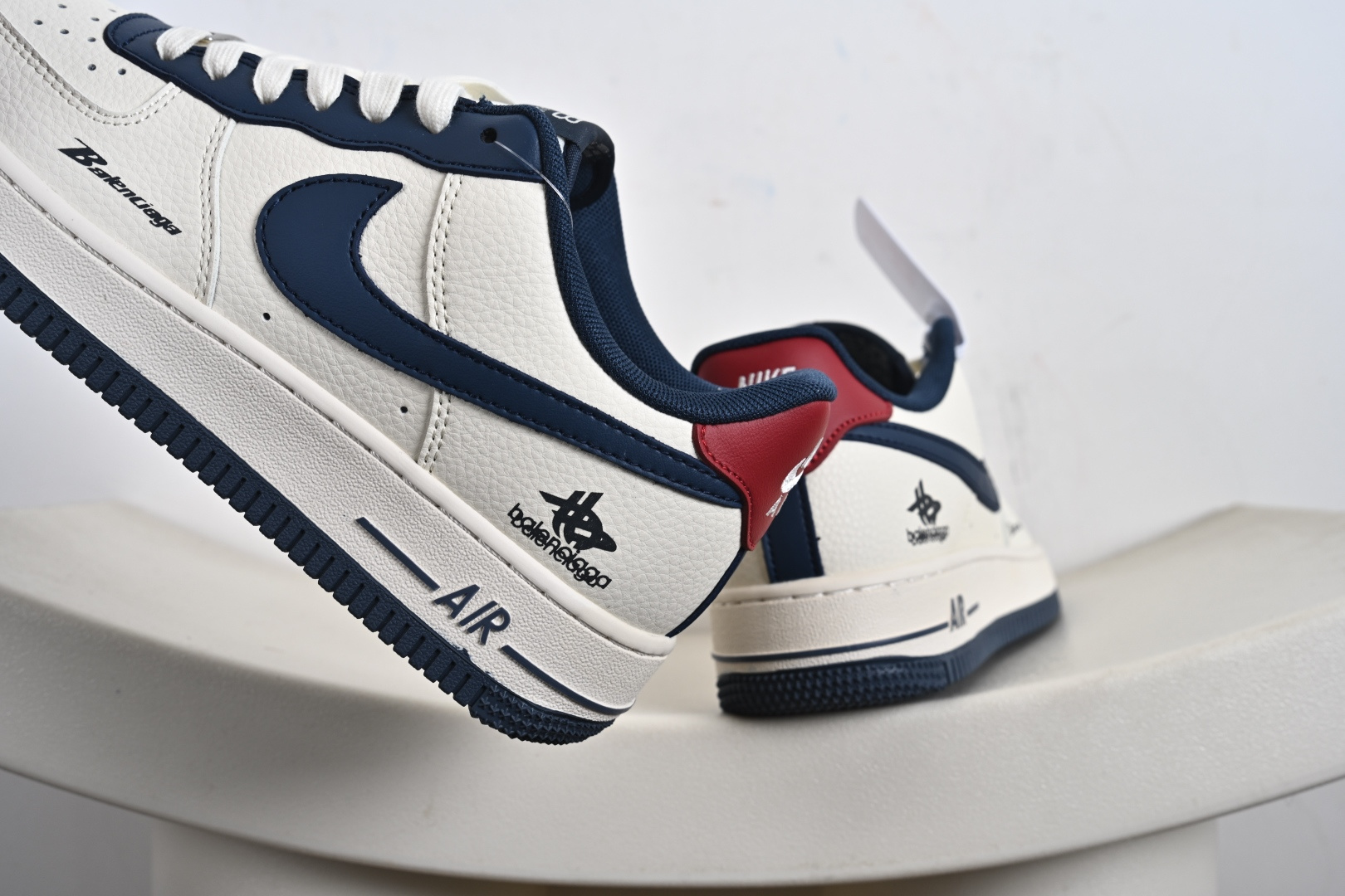 240 高端定制Nike Air Force 1 '07 Low “巴黎世家联名------ 米白红蓝钩” 高端定制 低帮休闲板鞋 XD2588-604