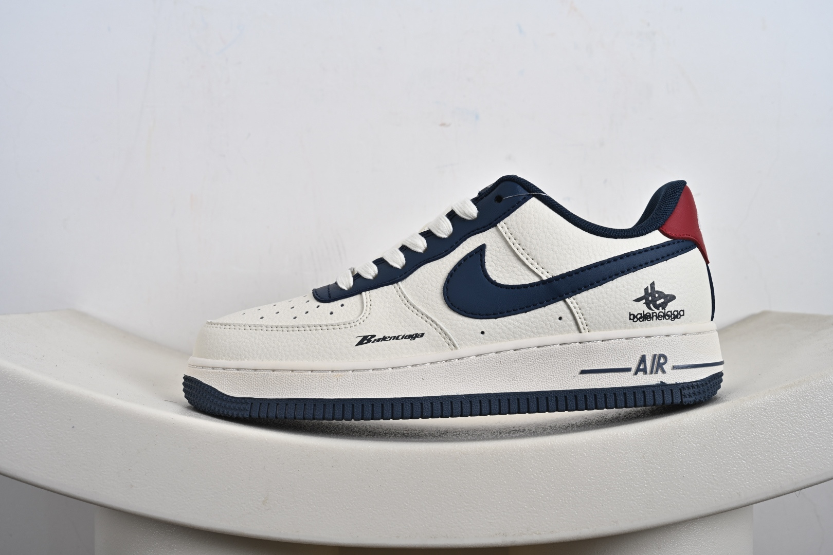 240 高端定制Nike Air Force 1 '07 Low “巴黎世家联名------ 米白红蓝钩” 高端定制 低帮休闲板鞋 XD2588-604