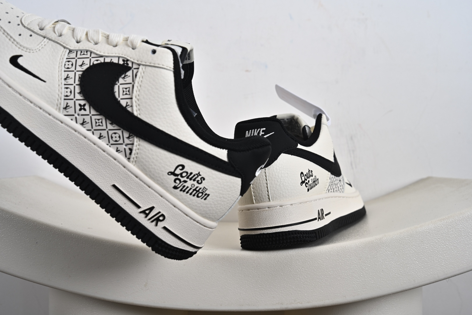 高端定制Nike Air Force 1 '07 Low “路易威登LV联名------ 米白黑钩” 鞋身印刷 高端定制 低帮休闲板鞋 XD2588-601