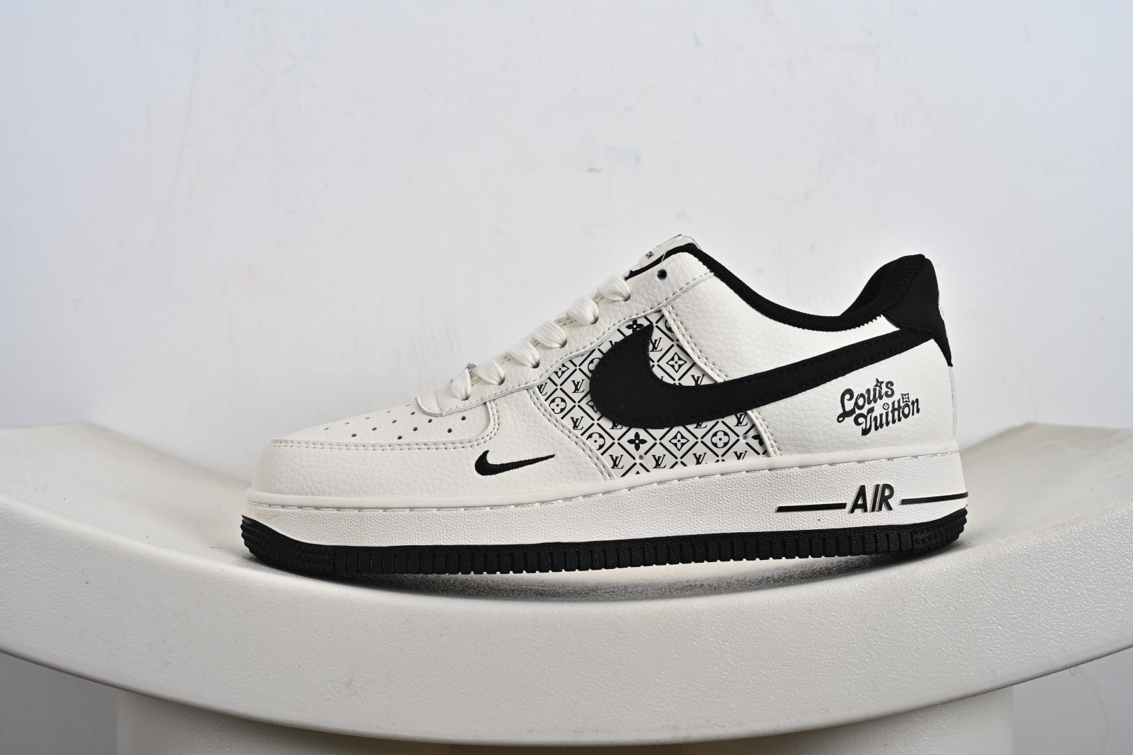 高端定制Nike Air Force 1 '07 Low “路易威登LV联名------ 米白黑钩” 鞋身印刷 高端定制 低帮休闲板鞋 XD2588-601