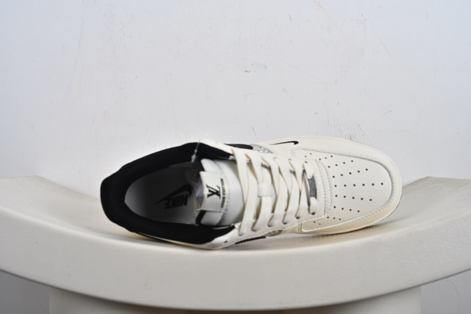 高端定制Nike Air Force 1 '07 Low “路易威登LV联名------ 米白黑钩” 鞋身印刷 高端定制 低帮休闲板鞋 XD2588-601