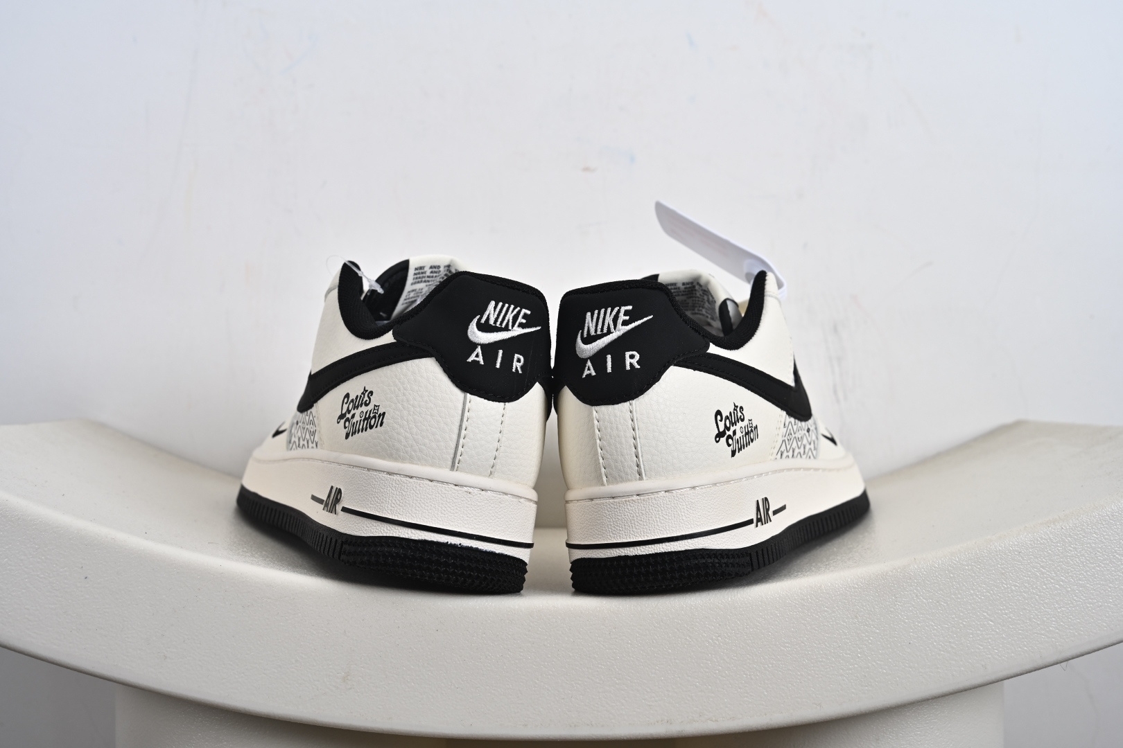 高端定制Nike Air Force 1 '07 Low “路易威登LV联名------ 米白黑钩” 鞋身印刷 高端定制 低帮休闲板鞋 XD2588-601