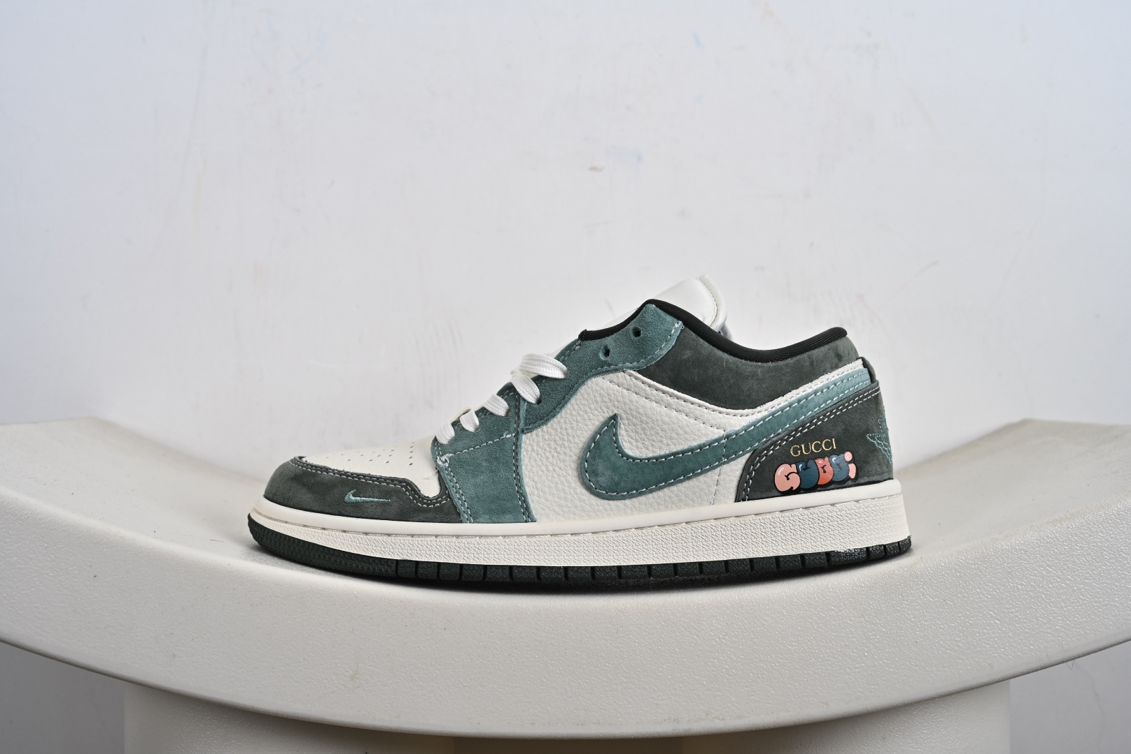 Nike Jordan Air Jordan 1“古驰联名——浅绿翻毛勾” 高端定制 低帮 QG2025-001
