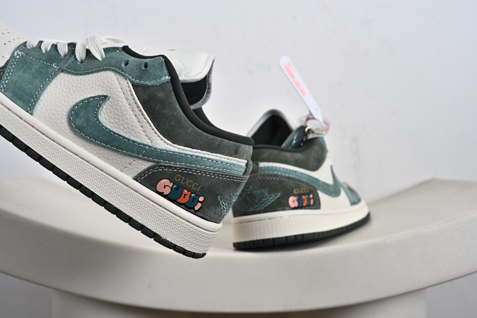 Nike Jordan Air Jordan 1“古驰联名——浅绿翻毛勾” 高端定制 低帮 QG2025-001