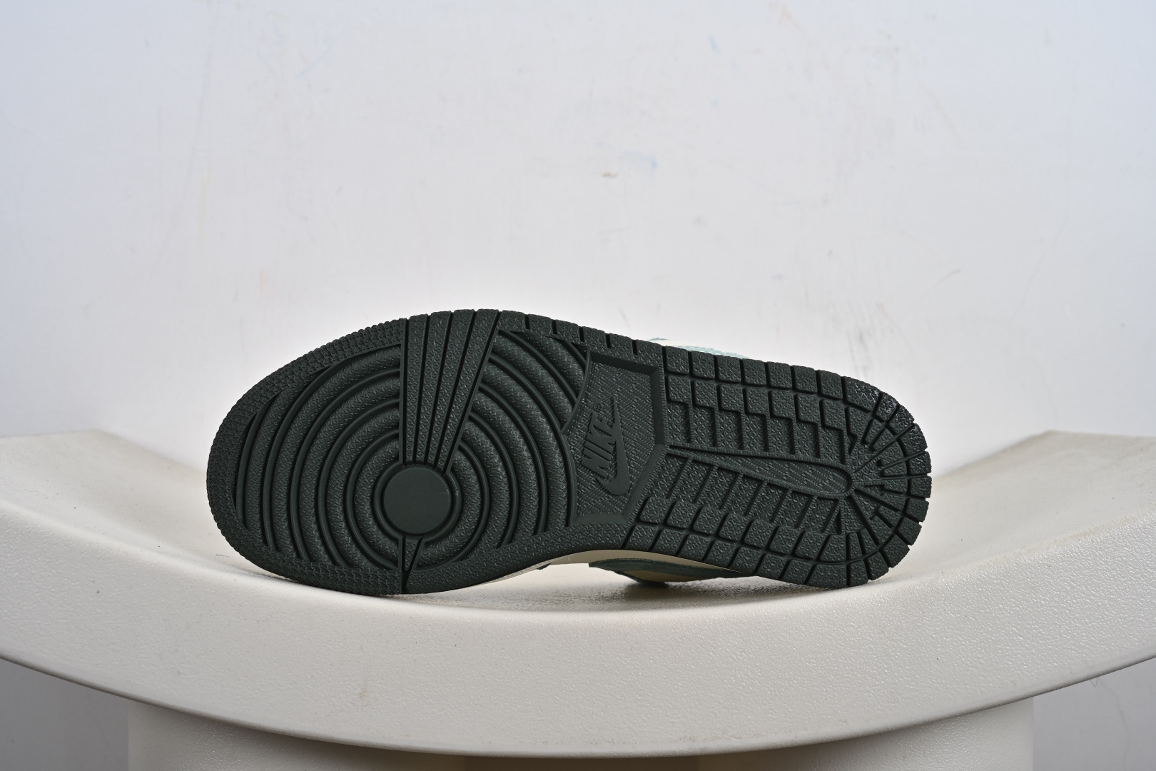 Nike Jordan Air Jordan 1“古驰联名——浅绿翻毛勾” 高端定制 低帮 QG2025-001