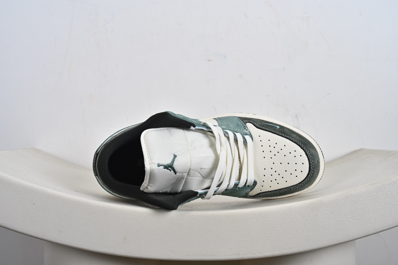 Nike Jordan Air Jordan 1“古驰联名——浅绿翻毛勾” 高端定制 低帮 QG2025-001