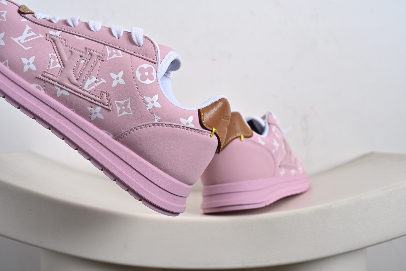 260 外贸跑量专供 Ni x Louis Vuitton LV联名款 阿甘 低帮运动休闲鞋