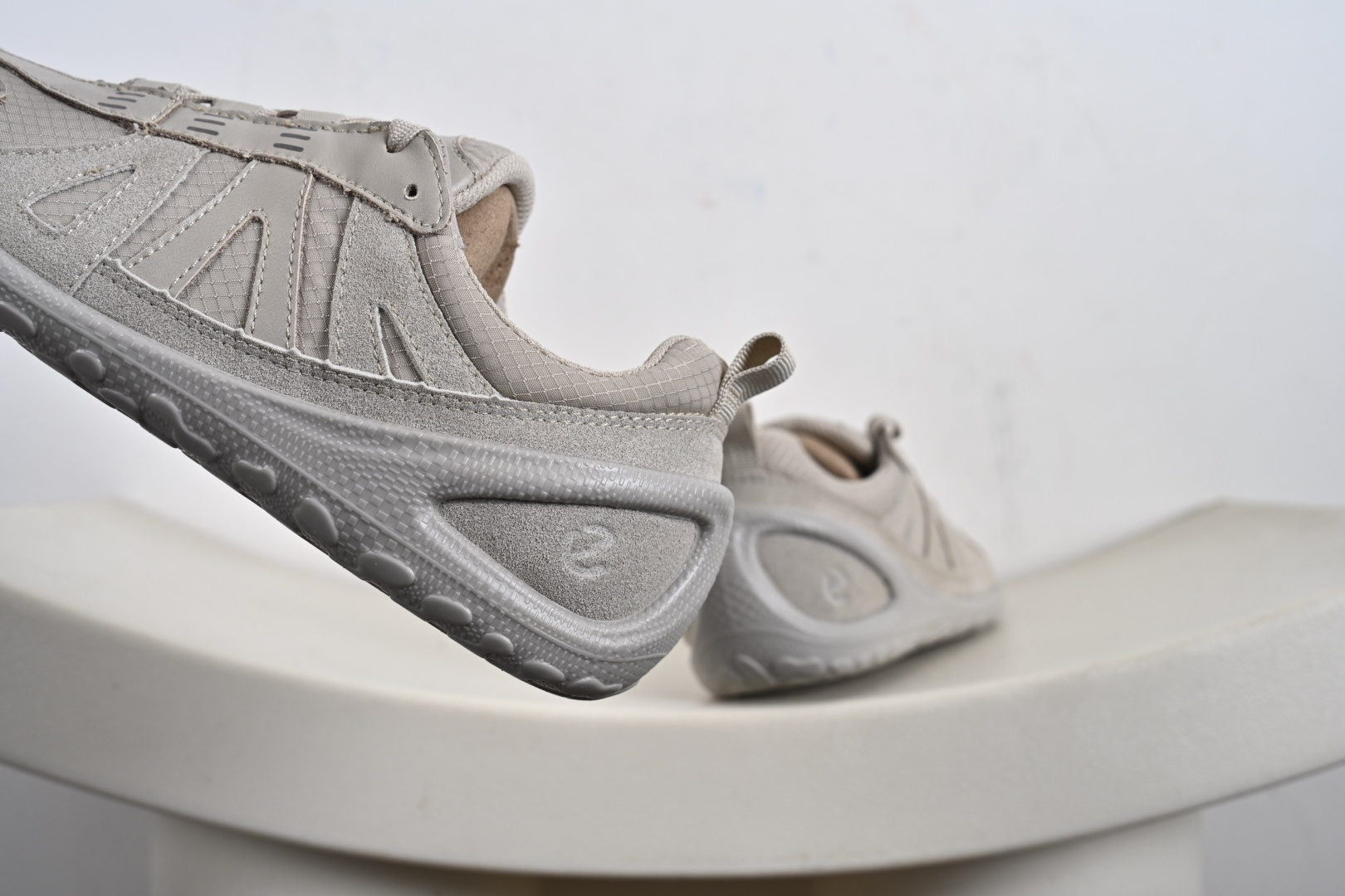 260 ecco爱步 BIOM LITE W 25秋 低帮 休闲鞋砂砾灰 802433