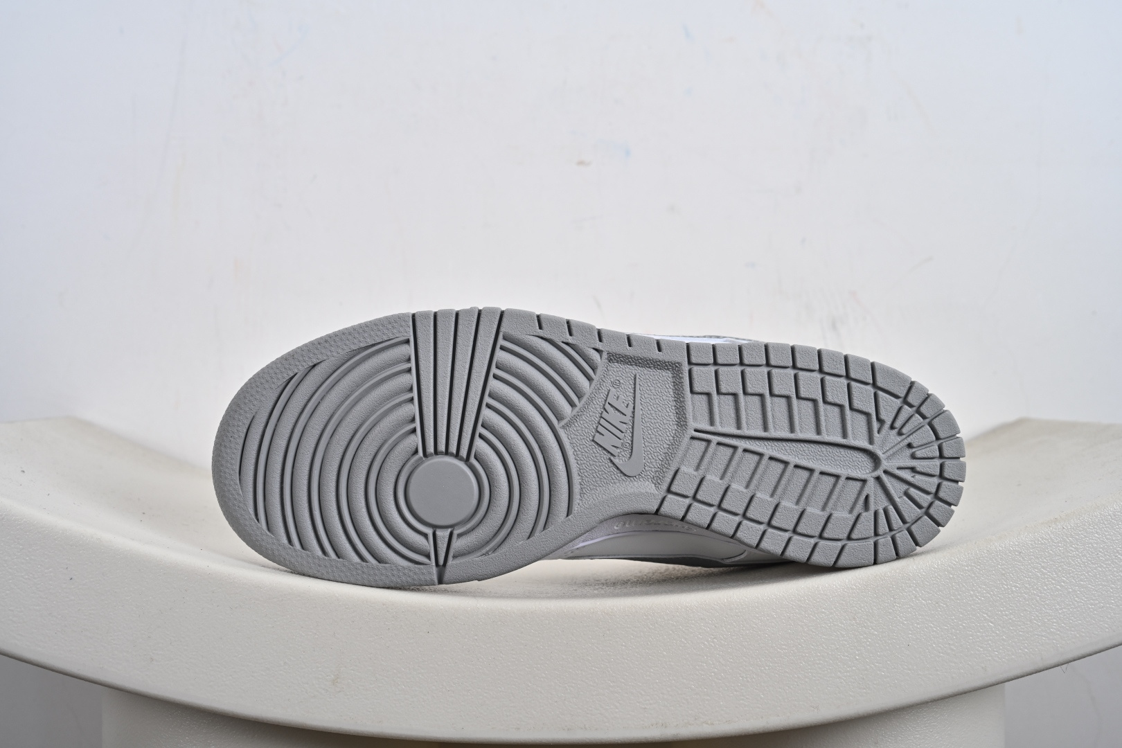 240 SB DUNK LOW QS 低帮休闲运动板鞋 HQ8487-100-Chinese UA Cheap High Quatity Brand Clothes Bags handbags Sneakers wholesale wholesaler seller from China Factory suppliers Fashion Clothing Shoes best Quality Beautiful Price 240 SB DUNK LOW QS 低帮休闲运动板鞋 HQ8487-100