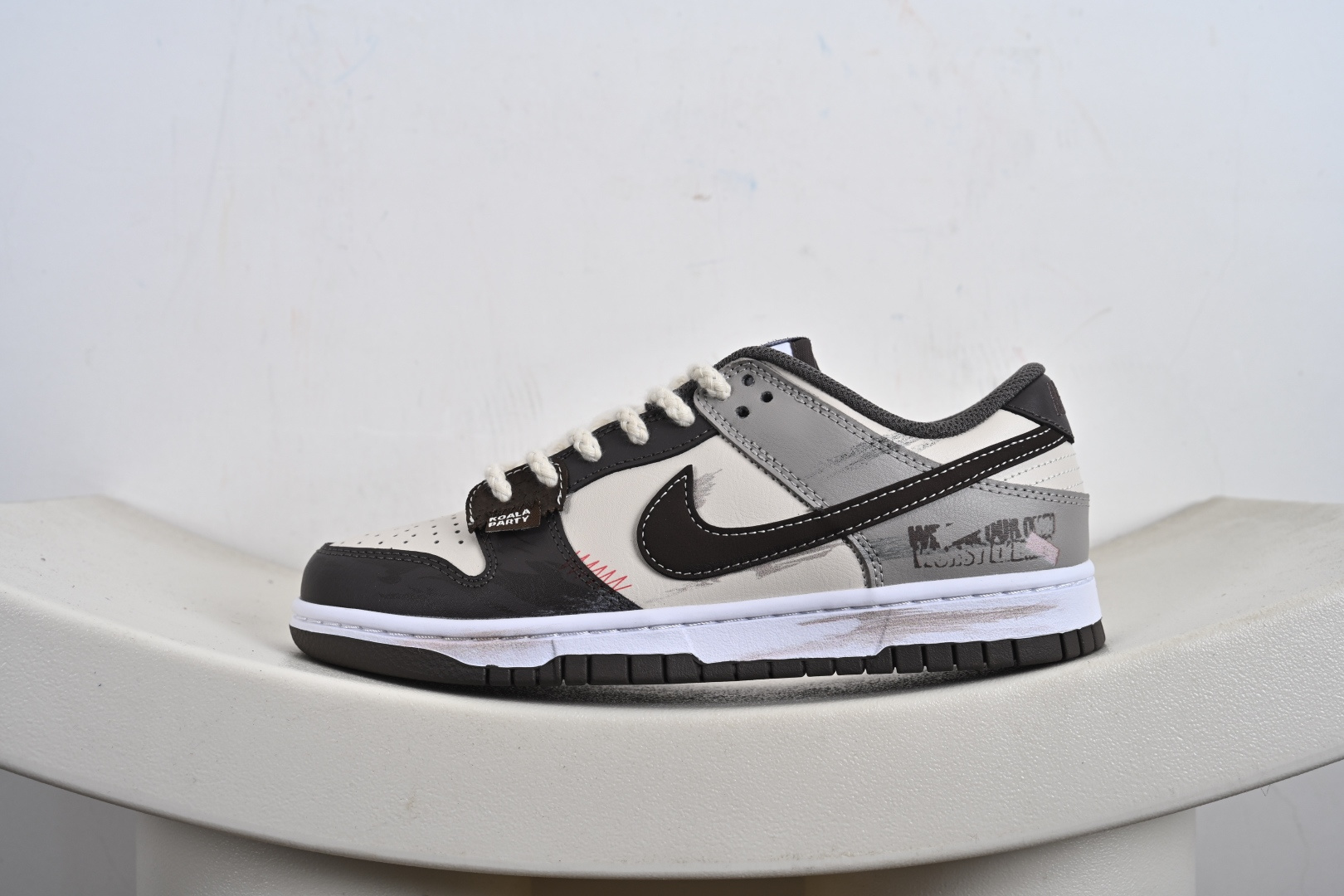 Nike SB Dunk Low 周年高端定制 低帮休闲板鞋 HF5441-111