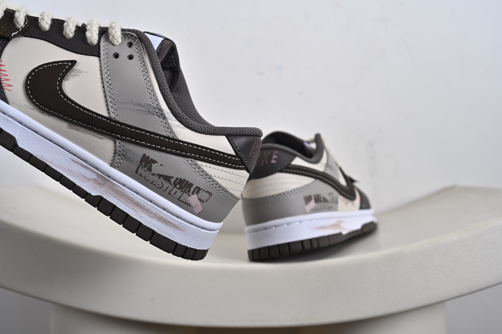 Nike SB Dunk Low 周年高端定制 低帮休闲板鞋 HF5441-111