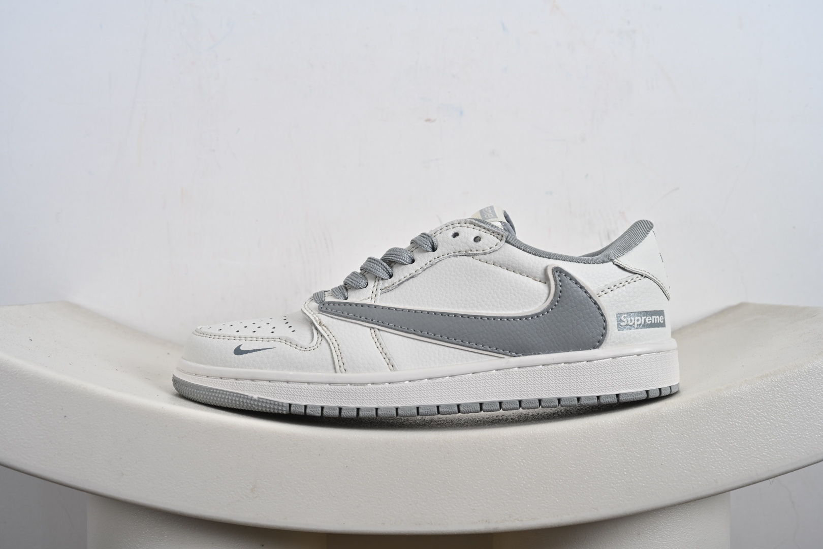 Travis Scott x Fragment Design x Jordan Air Jordan 1 Low SP “Supreme联名-米灰”低帮休闲板鞋 JW1188-155