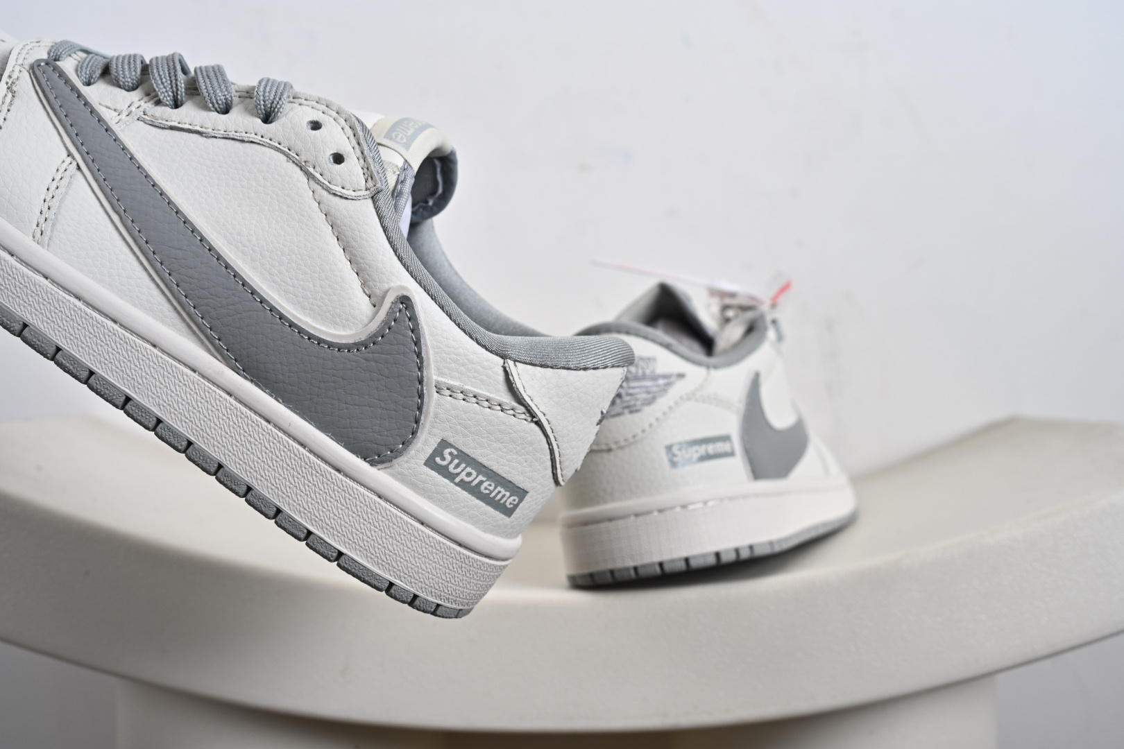 Travis Scott x Fragment Design x Jordan Air Jordan 1 Low SP “Supreme联名-米灰”低帮休闲板鞋 JW1188-155