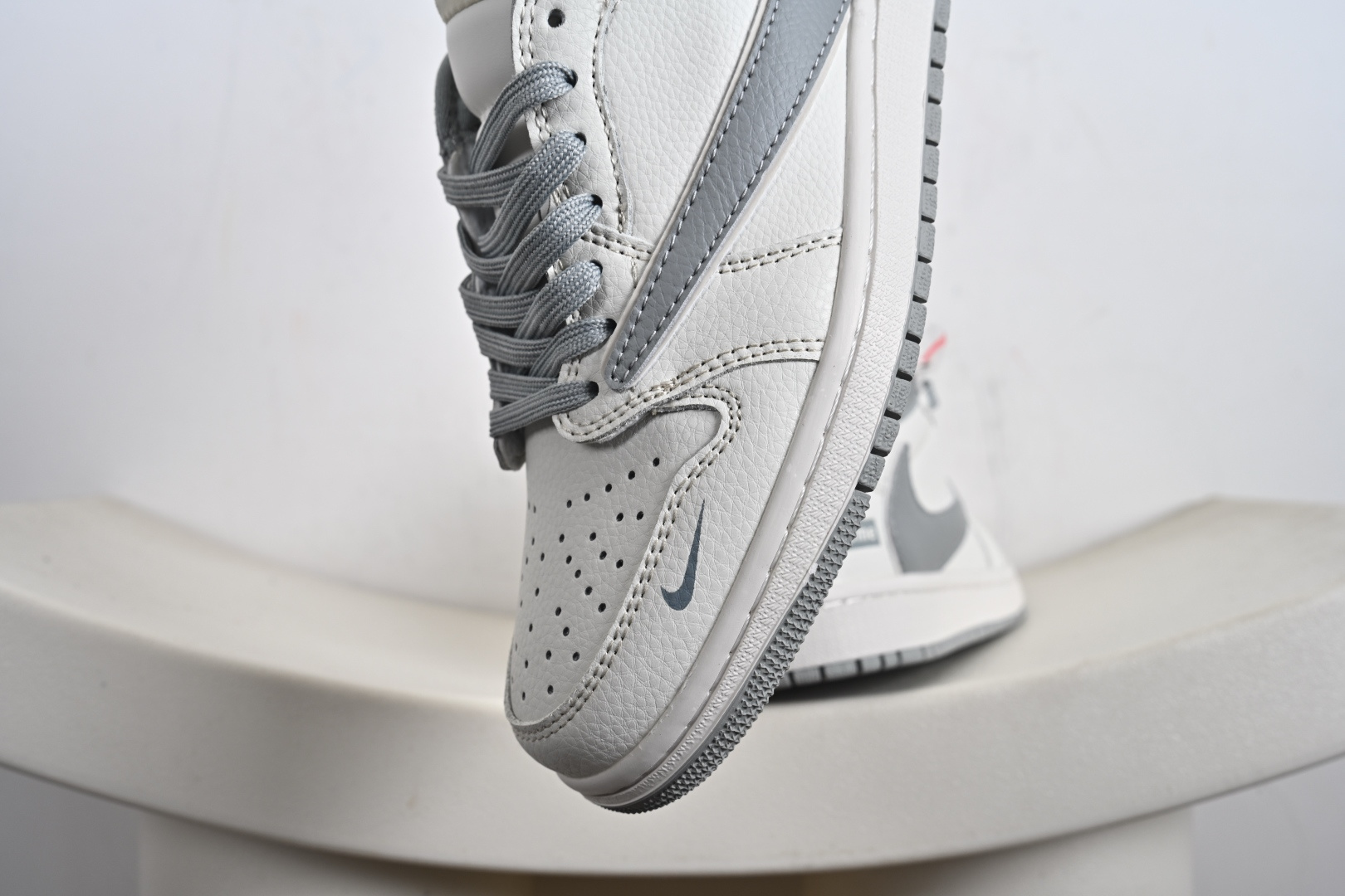 Travis Scott x Fragment Design x Jordan Air Jordan 1 Low SP “Supreme联名-米灰”低帮休闲板鞋 JW1188-155