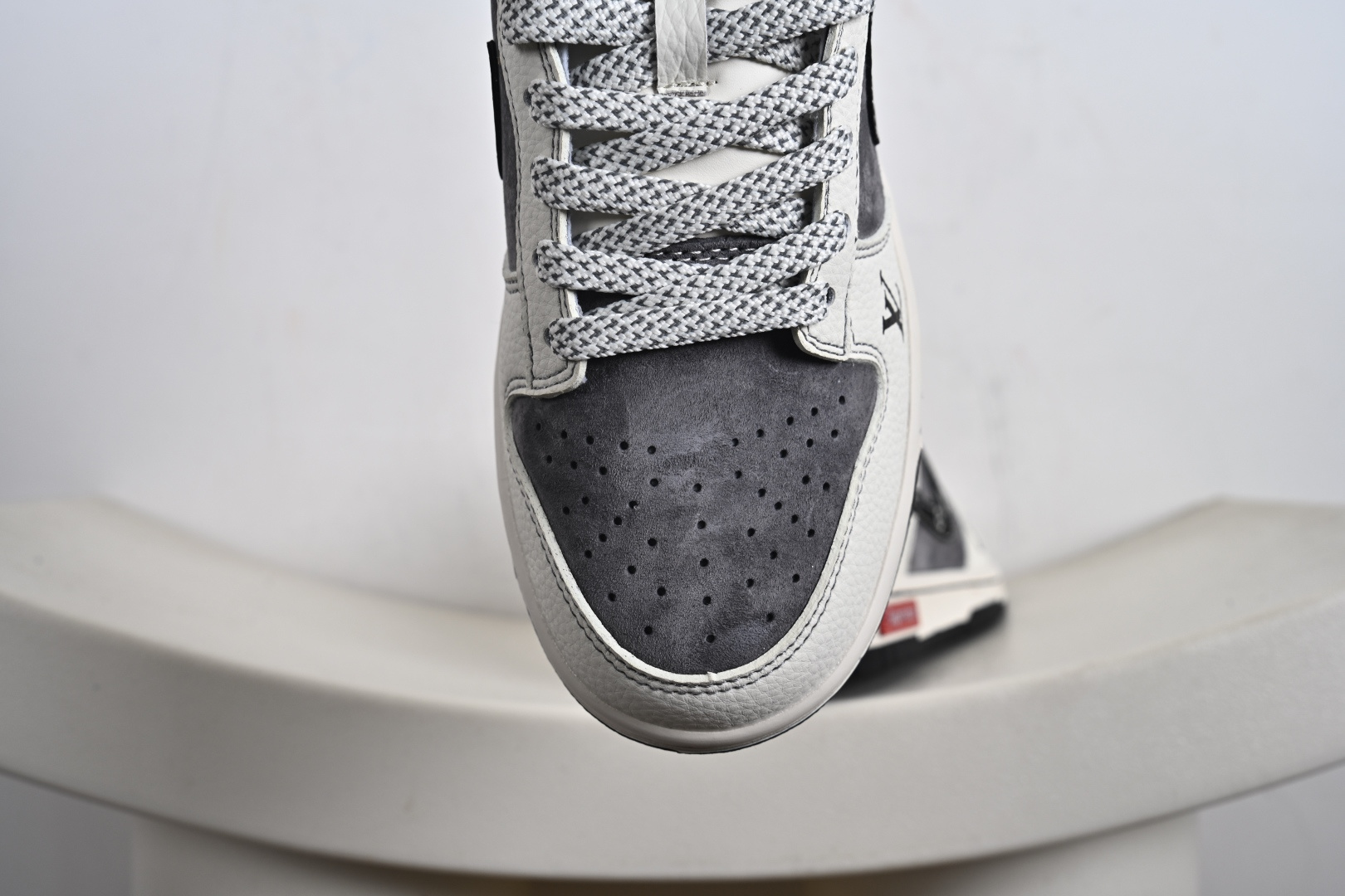 Louis Supreme x NK Dunk SB Low x Sup x SB 低帮 灰白黑 CX5050-Y17