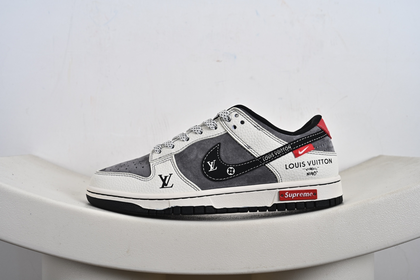 Louis Supreme x NK Dunk SB Low x Sup x SB 低帮 灰白黑 CX5050-Y17