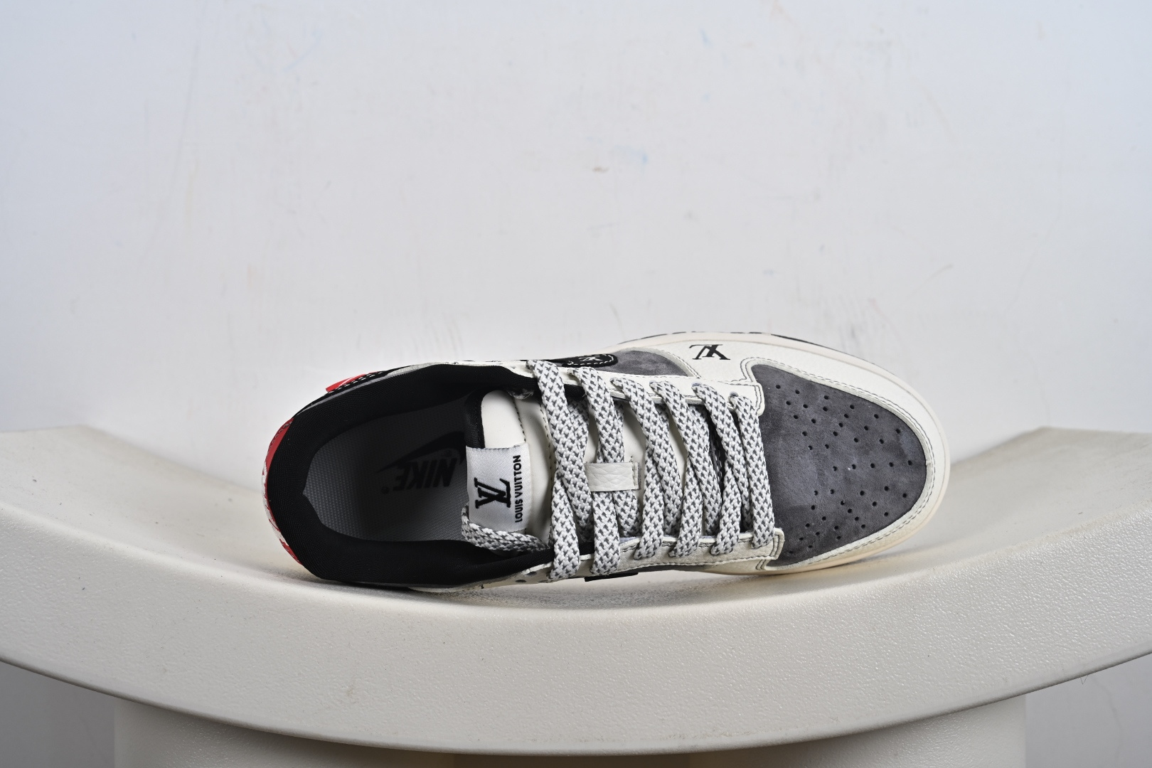 Louis Supreme x NK Dunk SB Low x Sup x SB 低帮 灰白黑 CX5050-Y17