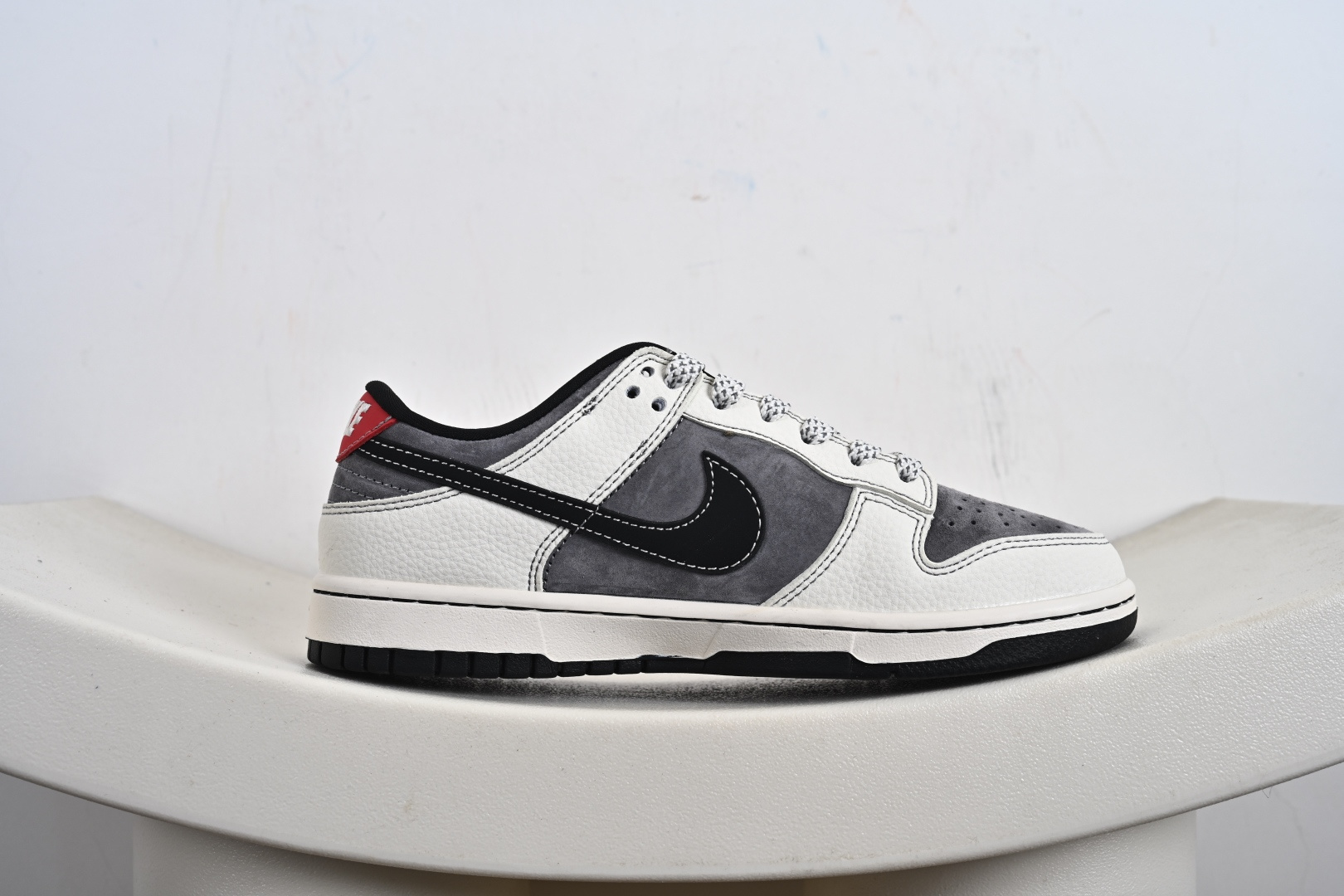 Louis Supreme x NK Dunk SB Low x Sup x SB 低帮 灰白黑 CX5050-Y17