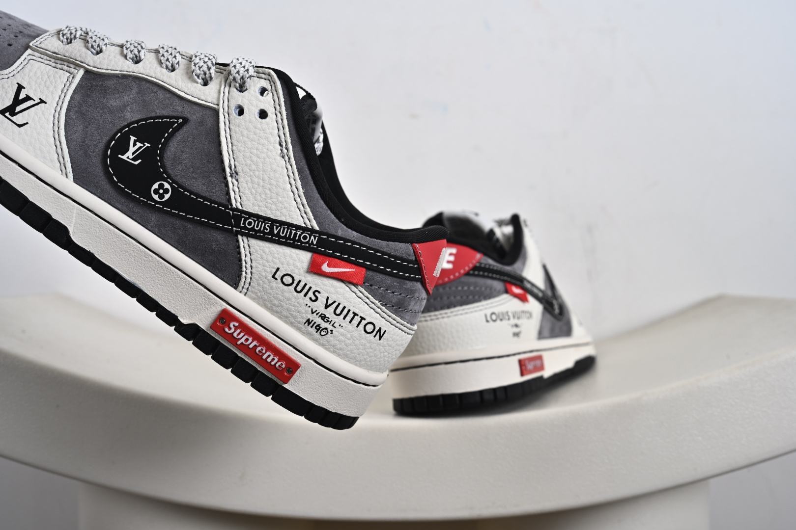 Louis Supreme x NK Dunk SB Low x Sup x SB 低帮 灰白黑 CX5050-Y17