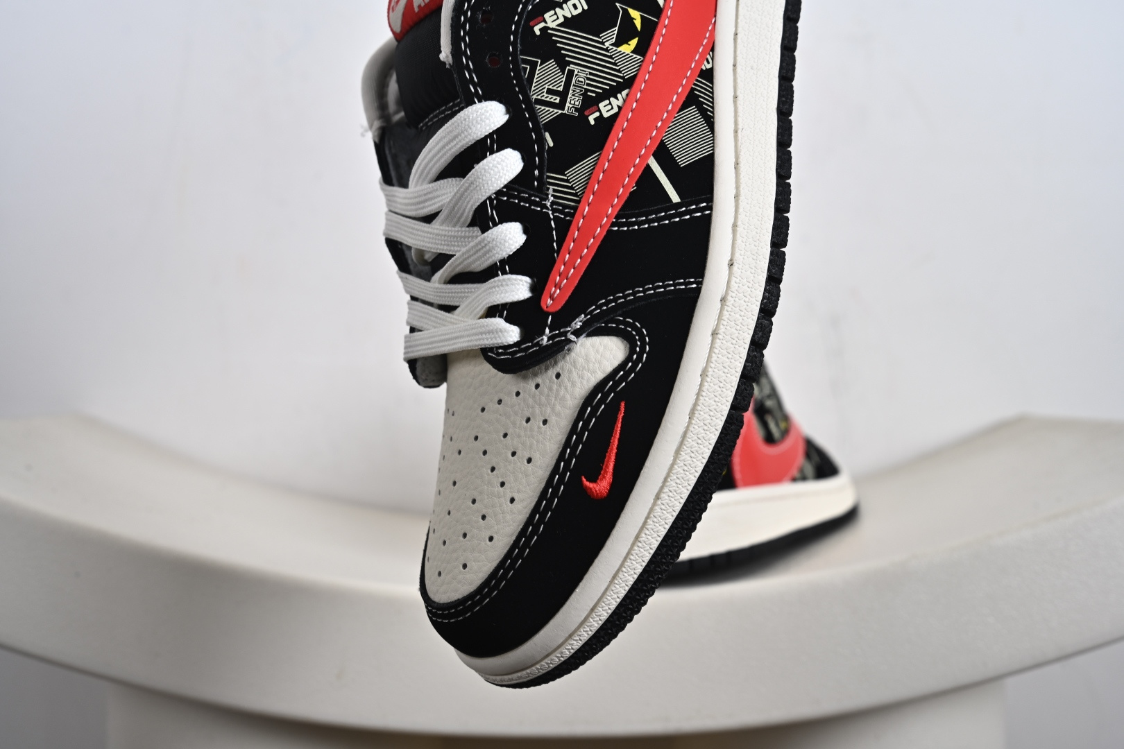 Travis Scott x Fragment Design x Air Jordan 1 Low SP AJ1 乔1 芬迪联名 猫眼红勾 低帮文化休闲板鞋 XS2025-078