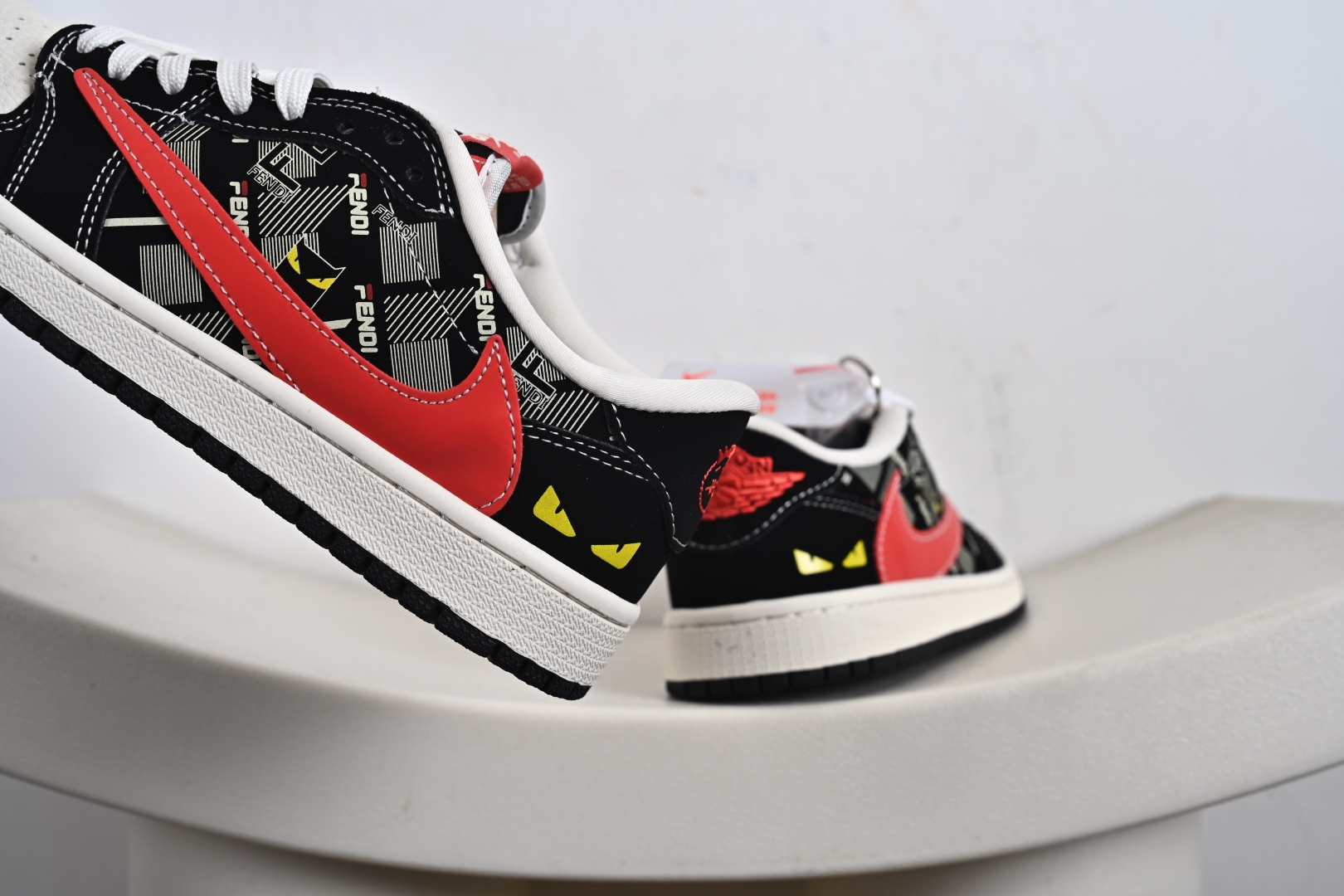 Travis Scott x Fragment Design x Air Jordan 1 Low SP AJ1 乔1 芬迪联名 猫眼红勾 低帮文化休闲板鞋 XS2025-078