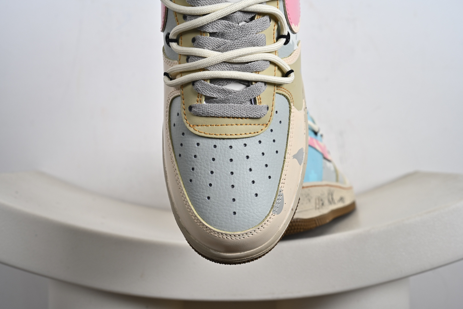 手涂绘鸦“柔迷彩航”Nike Air Force 1 “Soft Color Journey”空军号一定制板鞋 KS6869-101