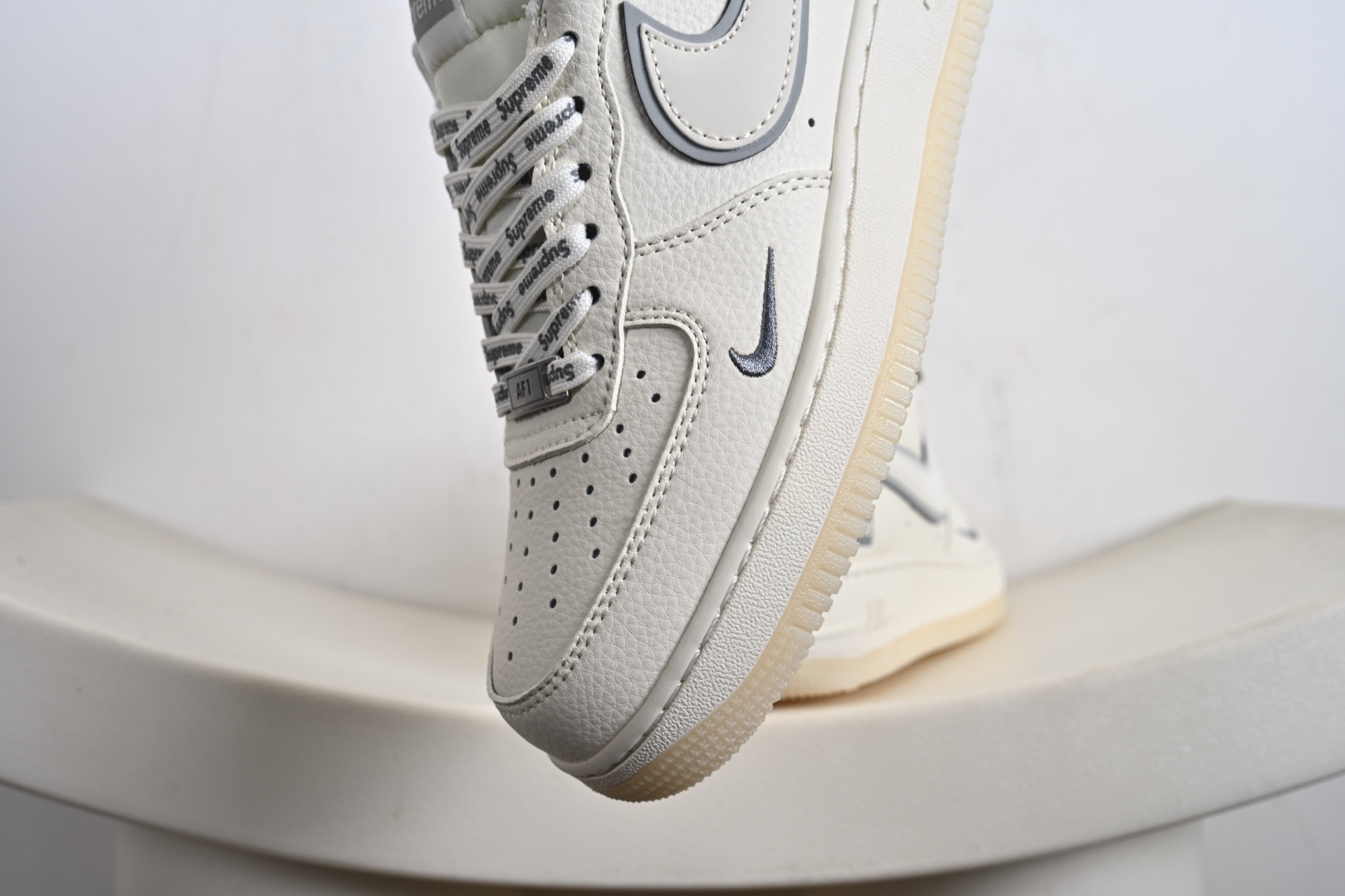 240 NIke Air Force 1 '07 Low “Supreme联名——米灰水晶底”空军一号 低帮 运动鞋 XX3168-193
