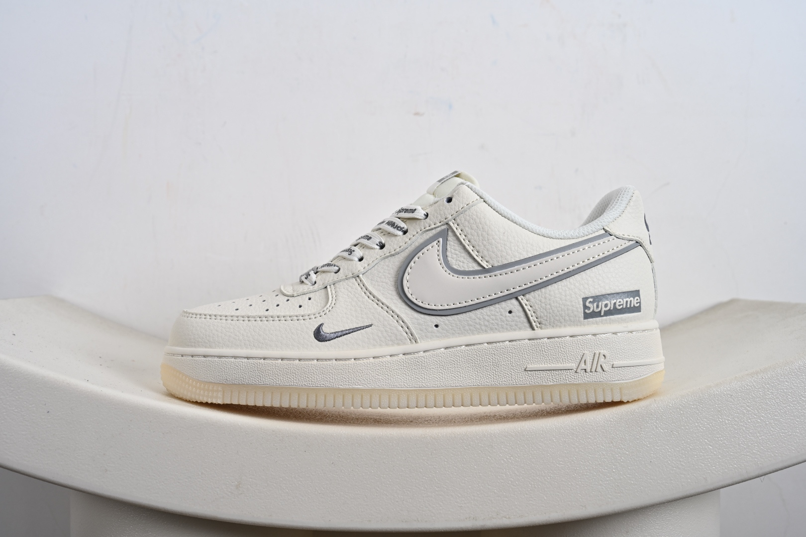 240 NIke Air Force 1 '07 Low “Supreme联名——米灰水晶底”空军一号 低帮 运动鞋 XX3168-193