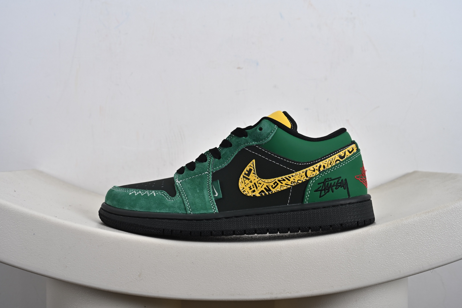 Nike Air Jordan 1 Low AJ1乔1低帮休闲板鞋 LR8888-011