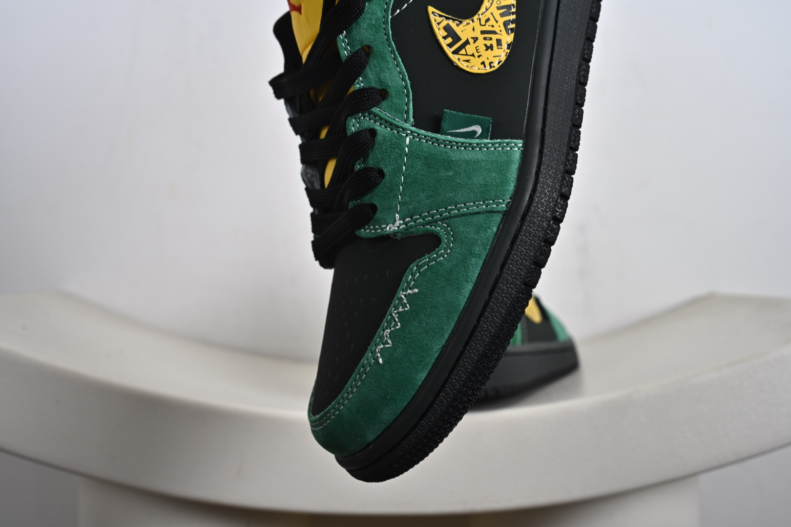 Nike Air Jordan 1 Low AJ1乔1低帮休闲板鞋 LR8888-011